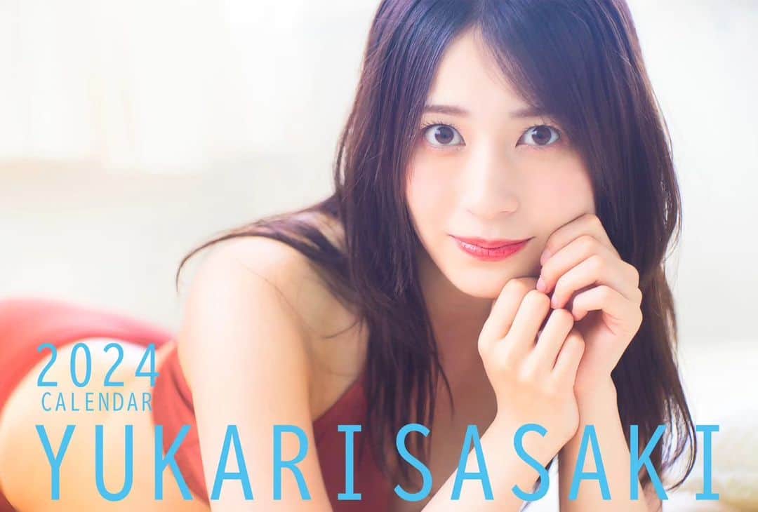 佐々木優佳里のインスタグラム：「🌺  2024年 佐々木優佳里卓上カレンダー 発売決定しました！  2023年12/16発売 販売元：ハゴロモ 発売元：トキエンタテインメント  イベントもあるみたい！ 素敵に撮ってもらったので是非GETしてください！！  #カレンダー #水着 #沖縄」