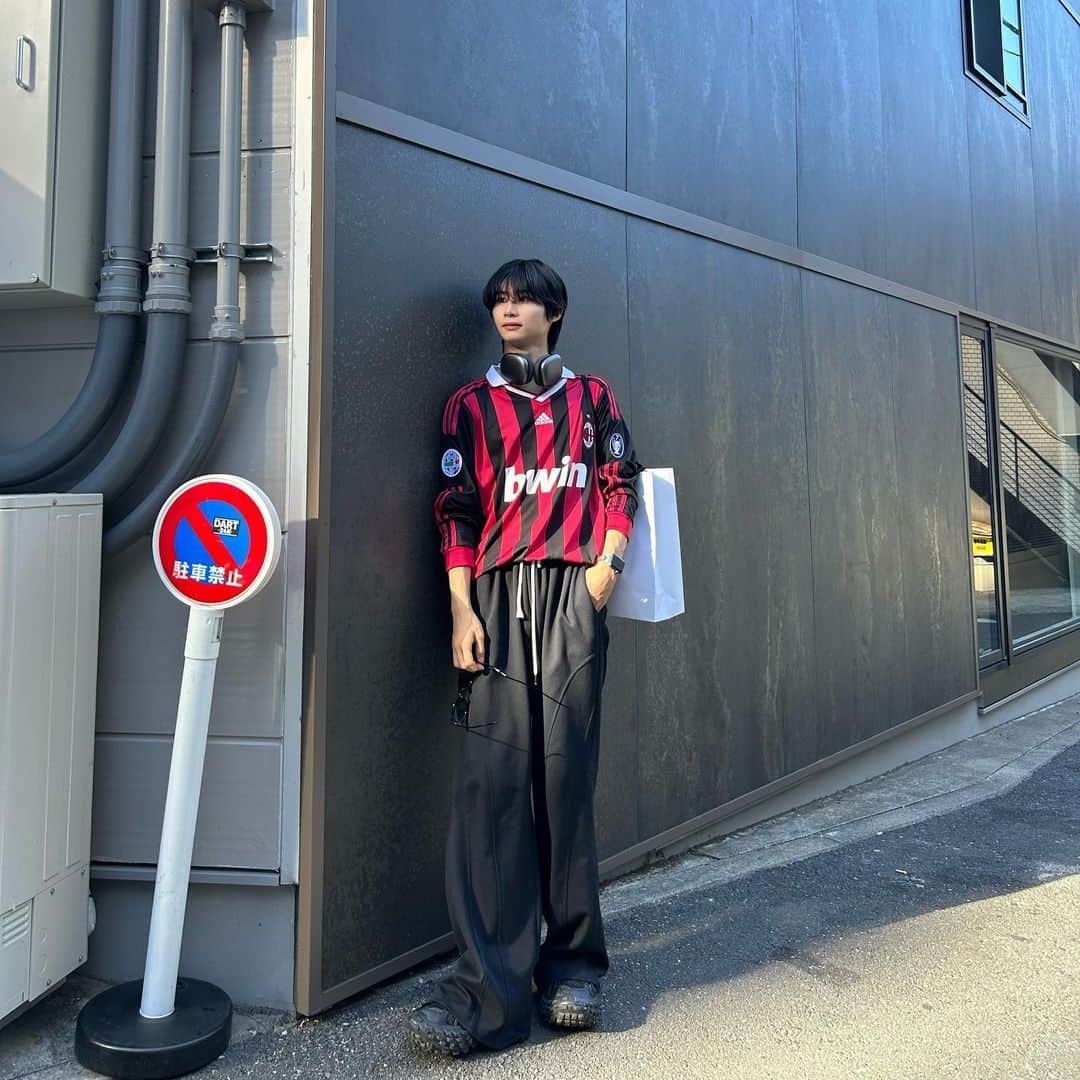 鈴木志音のインスタグラム：「AC Milan🇮🇹   #おんおん日記」
