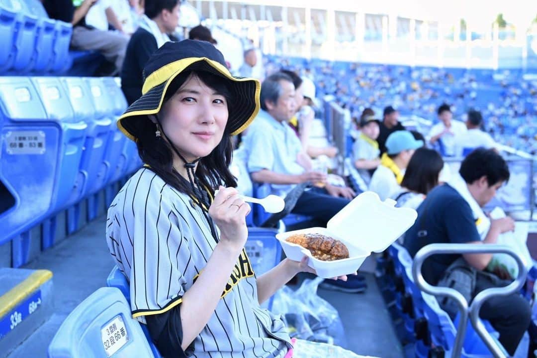 中江有里のインスタグラム：「阪神タイガース勝利を願って。  #阪神タイガース #中江有里 #カツカレー」