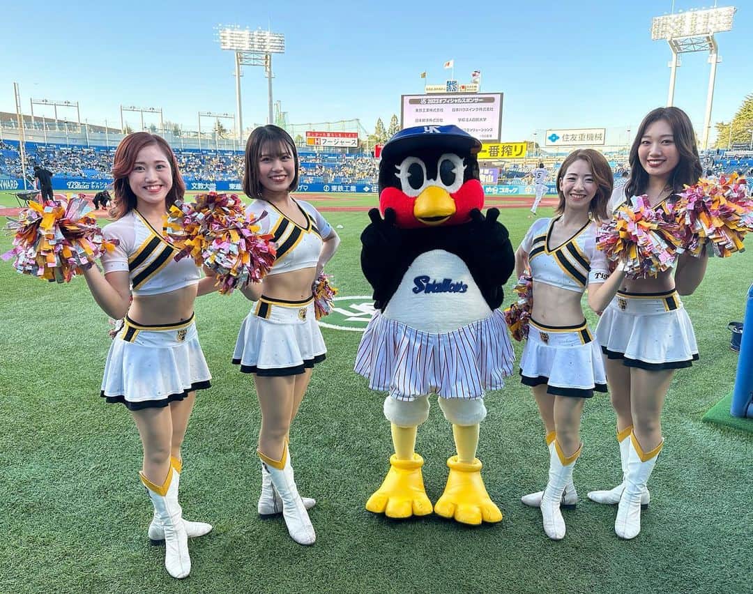 阪神タイガースさんのインスタグラム写真 - (阪神タイガースInstagram)「神宮球場でのヤクルト戦に#TigersGirls と#トラッキー が応援に来てくれています！ #tigersgirls  #トラッキー  #つばみ  #阪神タイガース #ARE」9月1日 17時53分 - hanshintigers_official