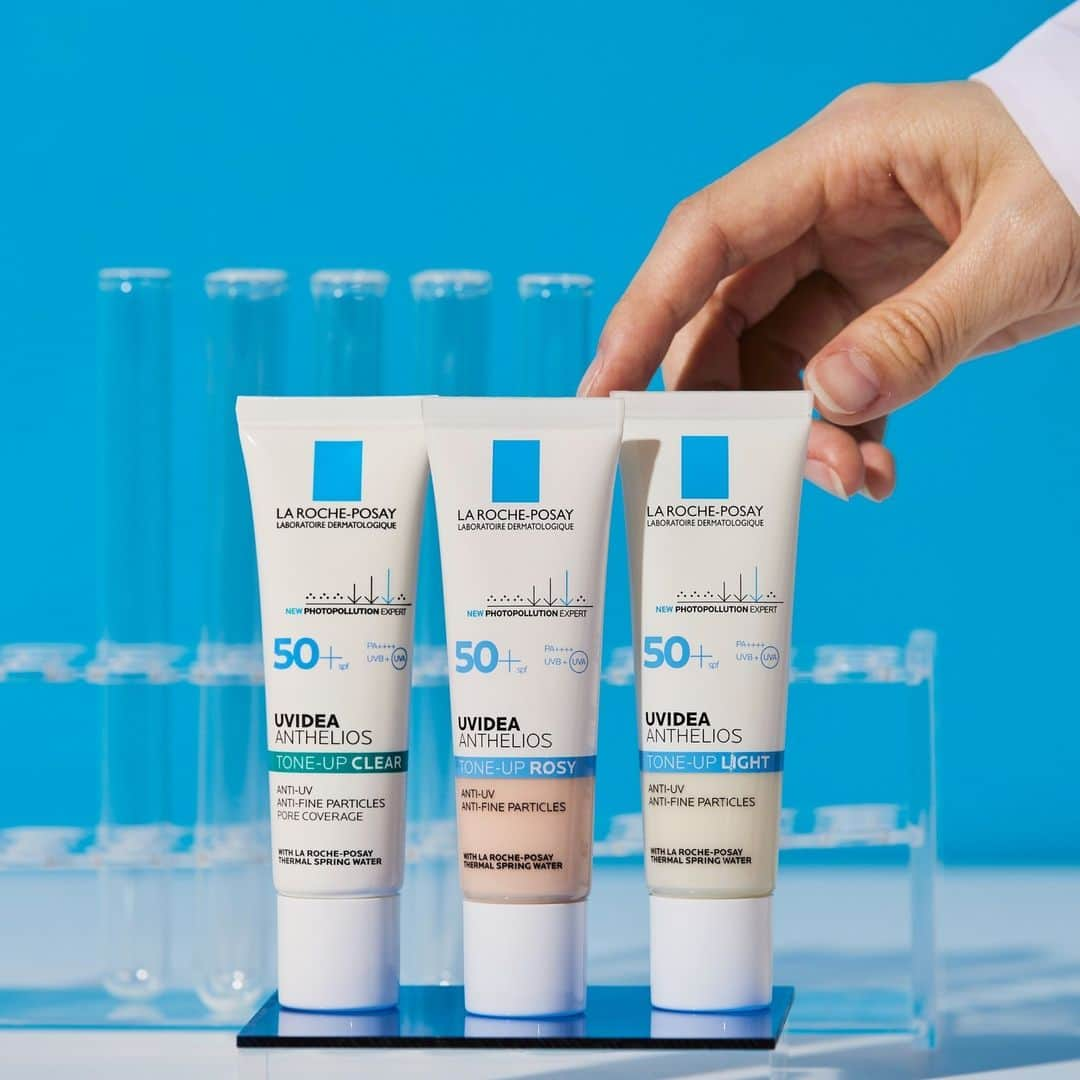 LA ROCHE-POSAY JAPAN ラロッシュポゼさんのインスタグラム写真 - (LA ROCHE-POSAY JAPAN ラロッシュポゼInstagram)「【公式オンラインショップ限定❗️4,400円(税込)以上のご購入でトーンアップUVホワイトのサンプル1点プレゼント🎁✨】  全品対象❗️4,400円(税込)以上のご購入で、 トーンアップUVホワイトのサンプル(3mL)をプレゼント😌  9月7日(木)09:59までのキャンペーンですので、 お見逃しなく💨  ・・・・・・・・・・・・・・・・・・・・・・・ ▶︎明るさと透明感をプラス*1してくれるトーンアップUVホワイト🤍  敏感肌にも使える*2❣️素肌を活かすトーンアップUV✨ 光を乱反射し肌を綺麗に魅せるトーンアップテクノロジーを採用✅ #ラロポ の大人気アイテムです👑 ・・・・・・・・・・・・・・・・・・・・・・・  公式オンラインショップをぜひチェックしてみてくださいね💁‍♀️  --------------------- ■UVイデア XL プロテクショントーンアップ ホワイト ---------------------  *1 メイクアップ効果による。 *2 すべての人に肌トラブルがおきないわけではありません。  ＊＊＊＊＊＊＊＊＊＊＊＊＊＊＊ ラ ロッシュ ポゼ 化粧品空き容器を、全国のロフト店舗*( ラ ロッシュ ポゼ販売店舗)にて回収しています。 是非、使用済みの製品をお持ちください。 ＊後楽園ロフト東京ドームシティラクーア店、堺ロフトを除く。 ＊ターマルウォーター/セロザンク/アンテリオスＵＶプロテクションミストは回収製品除外です。  #ラロッシュポゼ #larocheposay  #うるおい #トーンアップ下地 #バリアトーンアップUV #UVイデアXLプロテクショントーンアップ #紫外線 #紫外線ケア #トーンアップ #美肌 #美肌ケア #透明感 #紫外線対策 #下地 #敏感肌 #敏感肌用 #潤い肌 #ツヤ肌 #スキンケア好きさんと繋がりたい #コスメ好きさんと繋がりたい #夏コスメ #夏コスメ2023 #肌トラブル #混合肌 #混合肌向け #トーンアップUV #スキンケアマニア #日焼け止め #日焼け止め下地」9月1日 18時00分 - larocheposayjp