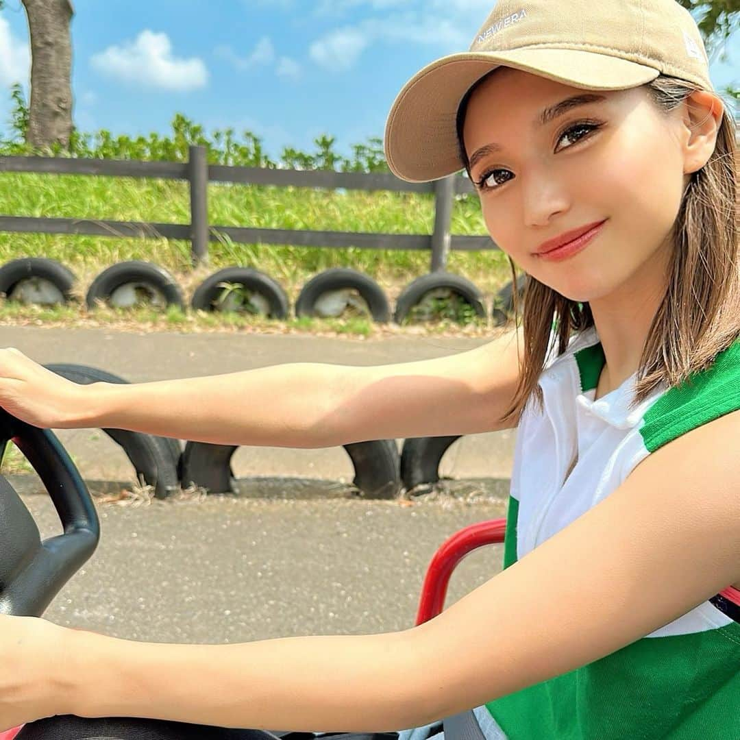 なーちゃんのインスタグラム：「・ この間行ったソレイユの丘で、ゴーカートに乗ったよ🏎️ 次はもっとスピードが出るカートに乗ってみたいな🥰 みんなで勝負しよ😆笑 ・ ・ ・ #ゴーカート #ソレイユの丘 #横須賀」