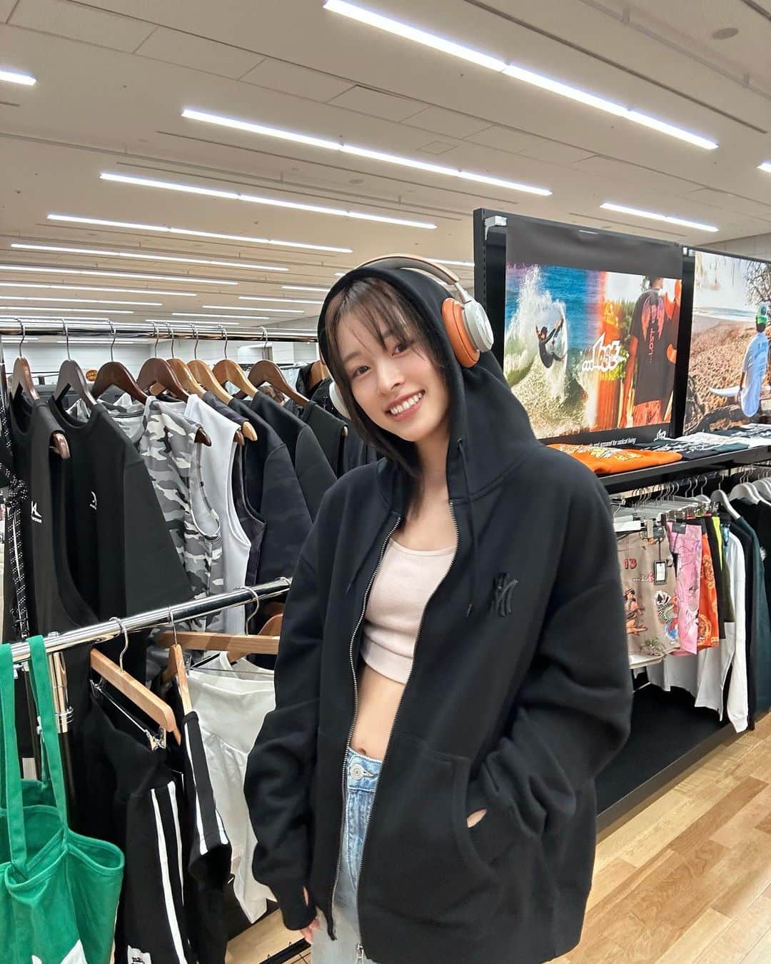 美月さんのインスタグラム写真 - (美月Instagram)「off shot ジップパーカー @matinavenir 新作近々出るよ！お楽しみに♪ 最後BMXでウィリーに挑戦したけどできなかった悔しい . #美月 #fyp #matinavenir #오오티디 #패션 #bmx #durcusone #ムラサキスポーツ」9月1日 18時01分 - lxxe_myself.8
