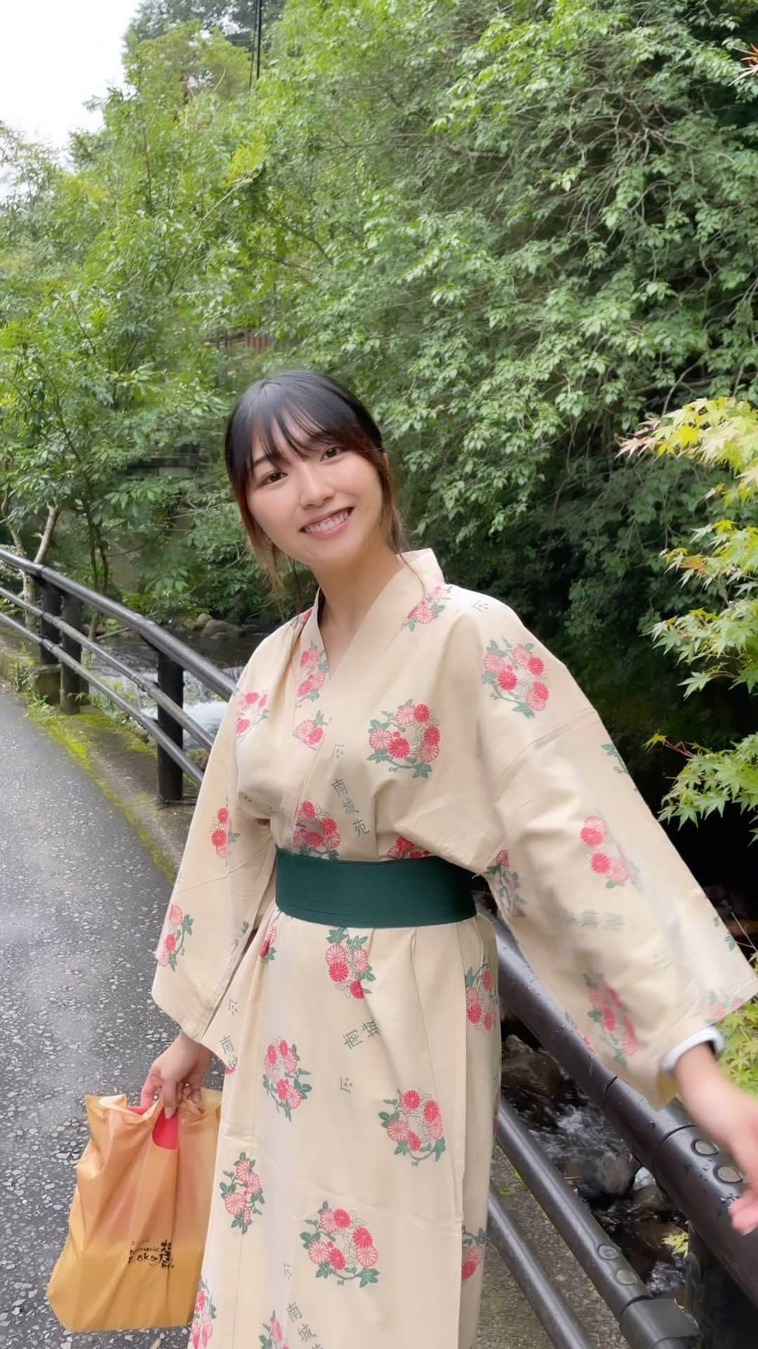 戸田華鈴のインスタグラム：「温泉はゆっくり出来るので、だーーいすき♨️ #黒川温泉 #熊本 #阿蘇 #小国町 #南城苑 #浴衣 #浴衣女子 #浴衣デート #和服 #和服好き #彼氏目線 #彼女感 #温泉 #温泉旅行 #和 #熊本観光」