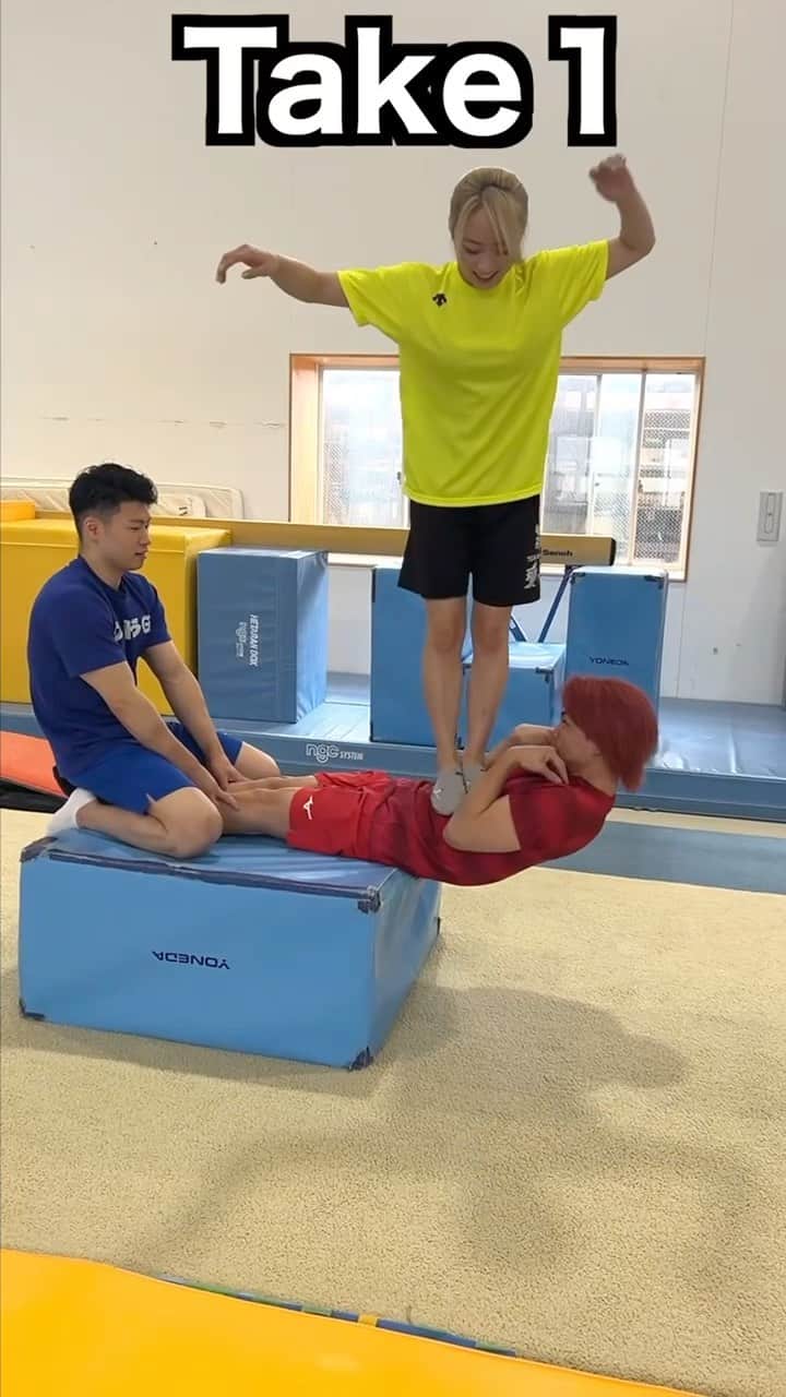 平岩優奈のインスタグラム：「背筋先出しちゃったwww #平岩優奈#シダックス#こうたろう #gymnastics #gymnast #トレーニング  #腹筋 #challenge #training」