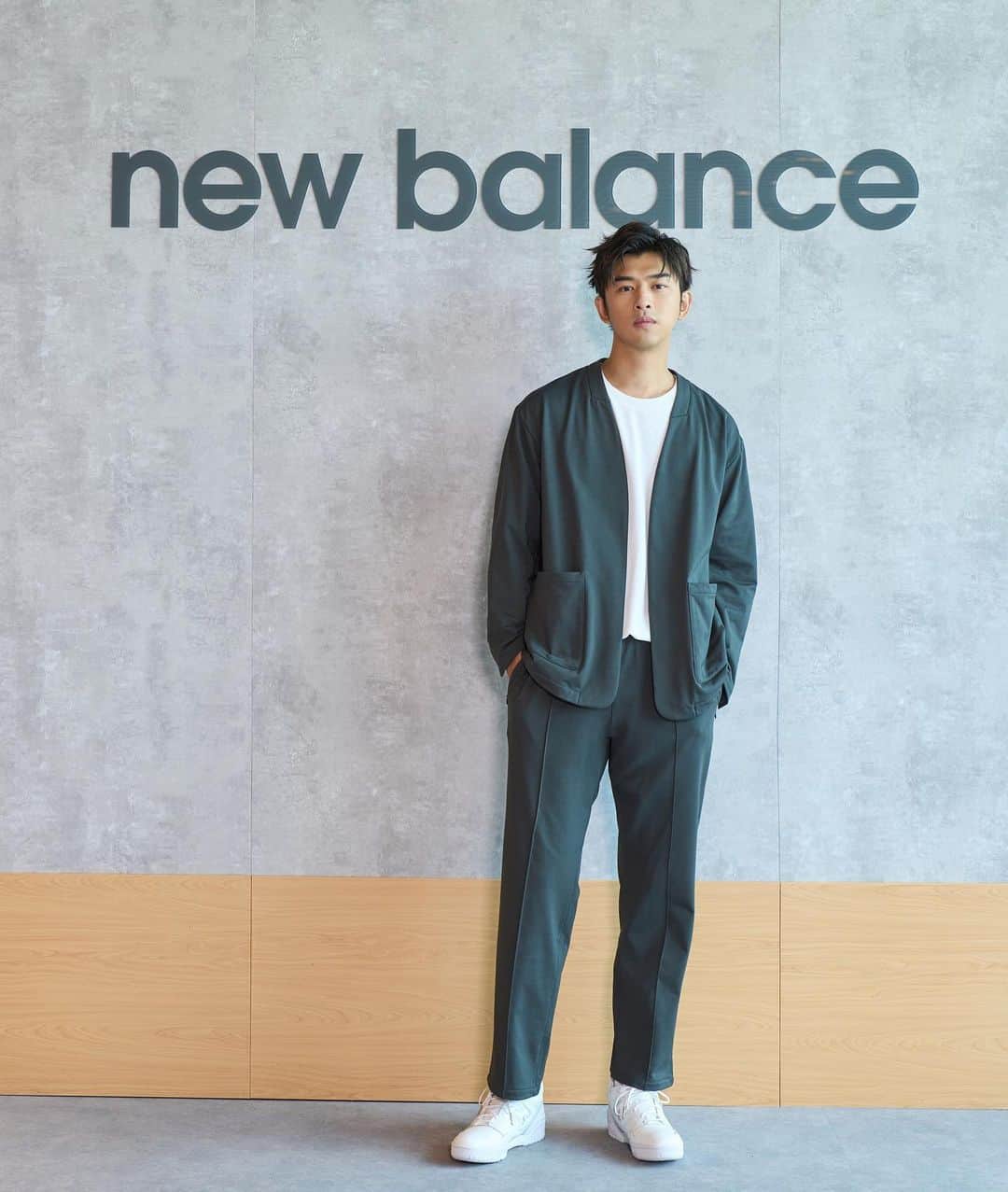 チェン・ボーリンのインスタグラム：「『NB Grey 形象總店』開幕週年 🎉 《NB GREY MET24 ➕TAILORED LINE ➕BB550WWW ➕ 🧸🧸🟰✨✨✨》 📍Taipei101  MAKE YOUR NB STYLE ❗️  #newbalance  #NBGREY形象總店  #MakeUrNBStyle」