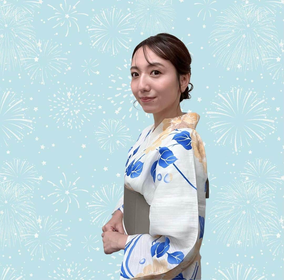 のインスタグラム：「. もう9月です。早いです。 今年出来た夏らしいことと言えば、 弟夫婦にキャンプに連れて行ってもらったぐらいですが🏕  先日、夏の終わりギリギリに、 お仕事で浴衣を着れました！ 叔母が浴衣に合わせて作ってくれた 水引の髪飾りをつけました、ありがとう🌼  この調子だとあっという間に、 もう10月です！とか言ってそうです。 9月も頑張りましょう！  #浴衣#アナウンサー衣装 . .」