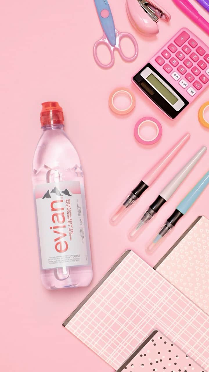 evianのインスタグラム：「Ready for back to school? ​  Pack your pens, laptop, textbooks, lunch and don’t forget your evian for that peak hydration 💧 ​  #evian #BackToSchool」