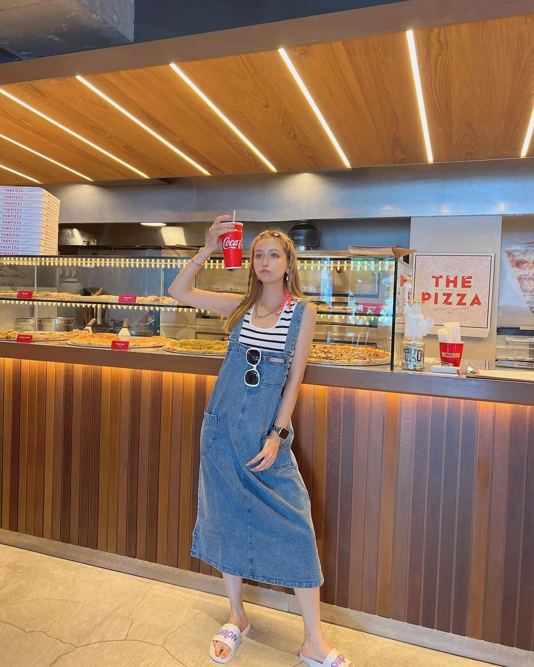 和栗汐里さんのインスタグラム写真 - (和栗汐里Instagram)「9月投入う今年も早いなぁ🥤 コーラたピザ大好きっと💫🍕 ⁣⁣ ( ⁣@spicaglow )  ⁣⁣ この日のコーデセット売りで 超お得だったんだけだかわくいくて お気に入りなの🤍 ⁣⁣ ⁣▼1000円引きのクーポンコード💜 ⁣→クーポンコード：asu63  着心地もいいしオーバーオール系の スカートって珍しいじゃん？好き。笑 ⁣⁣ ⁣#spicaglow⁣ #spicaglowstyle⁣」9月1日 18時15分 - shipi0520