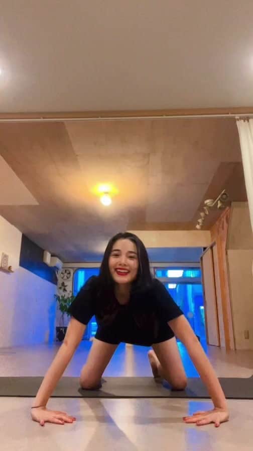 屬美於のインスタグラム：「週末デトックスの 美しくなるヨガインスタライブ❤️  美しく元気になりたいレディはぜひ オンラインリトルスター会員に☺️🫶 まだ間に合います！！  入会ご連絡はメッセージまたはコメント欄に🙆‍♀️🩷🥰🫶welcome my class💄🍷🩷🙏  #mioyogastyle #yoga #美しくなるヨガ」