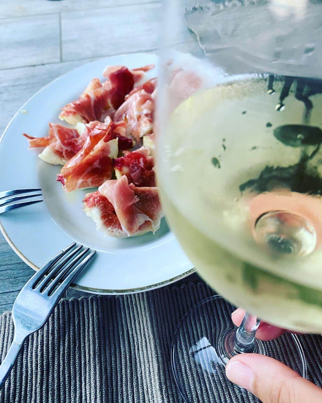 福原美穂のインスタグラム：「ローカルのいちじくが出てきました🎈この時期しか食べられない❤️ 今年こそ、fig butterをつくりたい！　#地産地消」