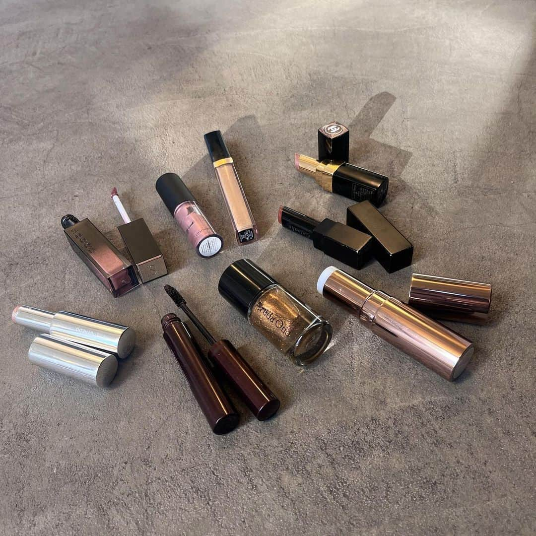 花見菜月さんのインスタグラム写真 - (花見菜月Instagram)「先日の撮影で使ったcosmetics💄 Autumn make-up🤎🤎🤎  〈品番〉 @celvoke.jp matte lip05 @chanel.beauty stick54/ gloss712 @officialbyredo 509 @suqqu_official 05 @uneven_jp liquid eyeshadow / vague @loveliner_official brown black @lunasolofficial 01」9月1日 18時28分 - ____naki.____