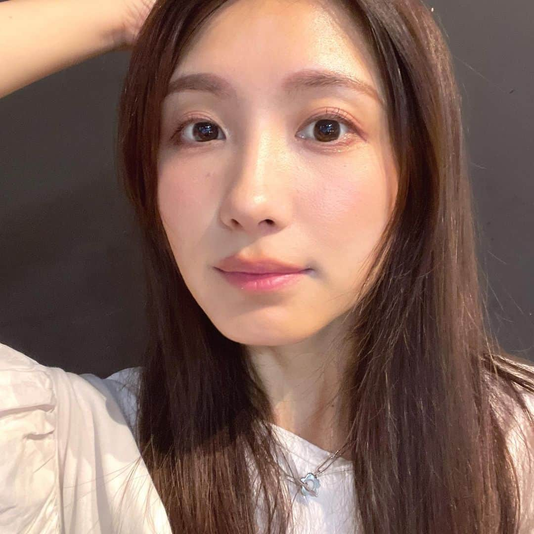 伊藤友里さんのインスタグラム写真 - (伊藤友里Instagram)「今のお気に入りたち🎨 右回りに  @sheglam_official  グリフィンドールハウスパレット ハリーポッターとのコラボかわいいい🦉🎪  @romand_jp  Zマットリップスティック/09シェルヌード ジューシーラスティングティント/31ベアアプリコット くすみがとれる色味🫧  @chanel.beauty  スティロユーウォータープルーフ/928エロス ヨレ知らず🍷  @apieu_japan  ジューシーパンメレンゲチーク/BE02プラムメレンゲ オーバーリップにも使用👄  @chanel.beauty  オンブルプルミエールクレーム/804サンティヤンスドゥシャネル 本来はクリームアイシャドウのようですが私は顔中艶を出したいところに塗っています✨  #メイク #毎日メイク #オーバーリップ」9月1日 18時29分 - ito_yuri_official