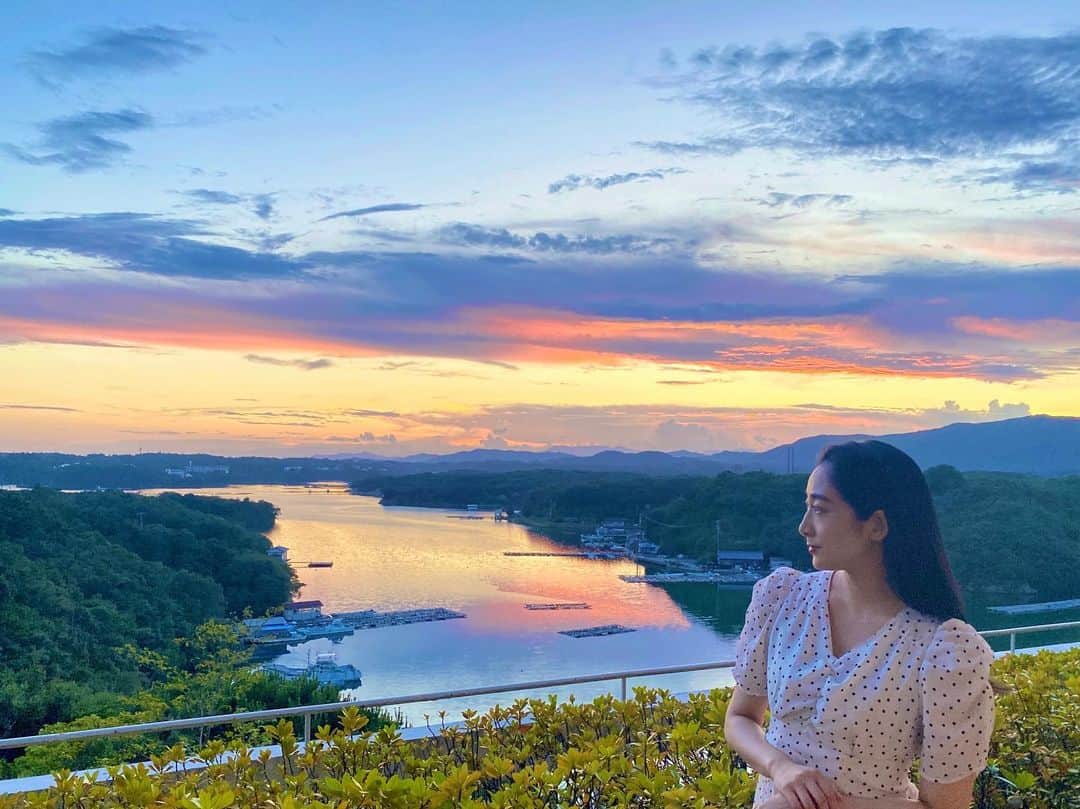 さゆりのインスタグラム：「⁡ ⁡ 心が洗われた夕焼け🌝🧡🩵 ⁡ もう9月ですね！早い！ ⁡ #夕焼け #sunset #majichour #伊勢 #伊勢志摩　#伊勢旅行 #ise #japan」