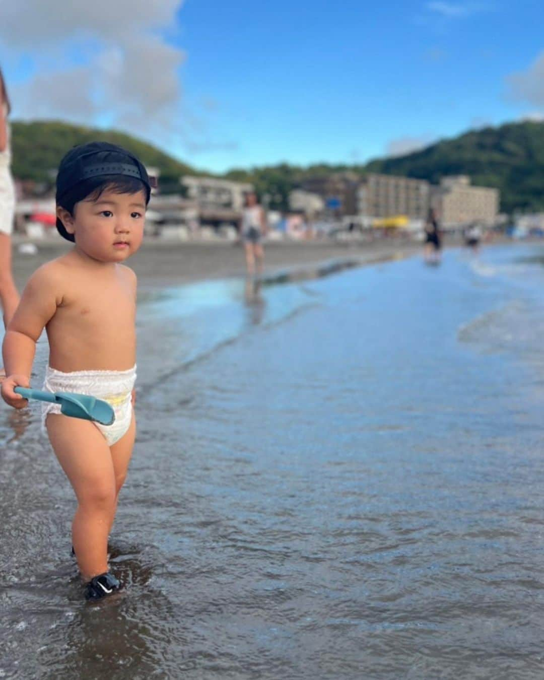 安田華乃さんのインスタグラム写真 - (安田華乃Instagram)「1歳の夏休み🌻zushi🌊  今年は、地元でプール海三昧！！！ 楽しんでくれるし、疲れてくれるし 水遊びは最高だっ🚿  今年の夏で結構成長したね👶🏼→👦🏾 2歳の夏はもっと楽しいんだろうなぁ！  #1歳半男の子 #僕の夏休み #お盆休み #海遊び #水遊び #プール #お祭り #花火 #地元らぶ #汗たくさんかいた」9月1日 18時41分 - nanochuuun_