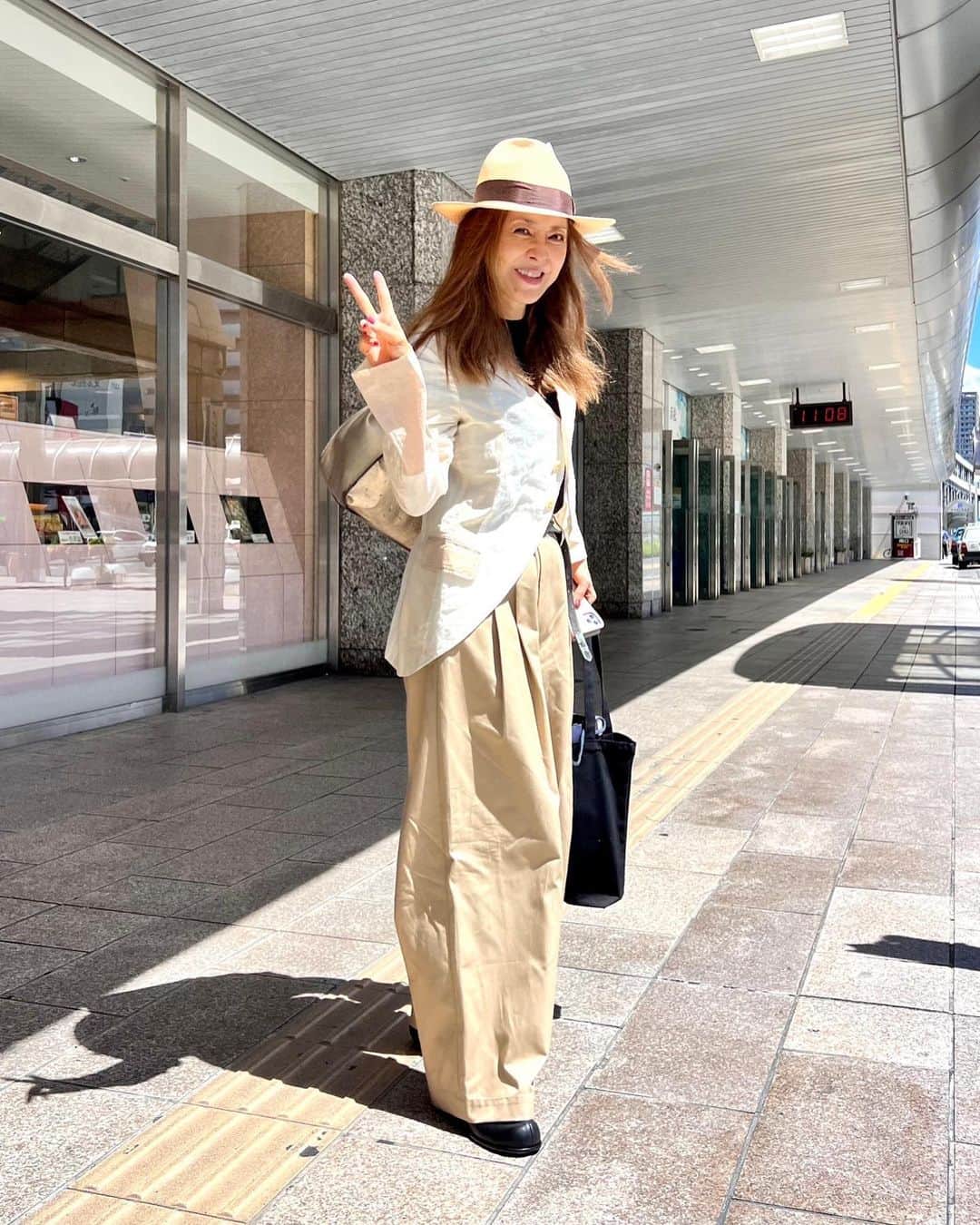熊谷真実さんのインスタグラム写真 - (熊谷真実Instagram)「ほんじつ 東京  今年のニューパンツは太めにしてみた  かわええ。  Tシャツもかわええんだぞ。 楽しかった。 9月1日めっちゃ良い日になりました。  #熊谷真実 #浜松駅 #東京行くよ #新幹線が好き #ここと言う時はグリーン」9月1日 18時44分 - mami_kumagai310