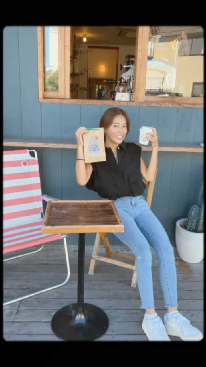 馬詰まほのインスタグラム：「Friday morning☕️✨🤎 いつもの何気ないしあわせ時間☺️ @greenstampscoffee #coffeetime #lifestyle」