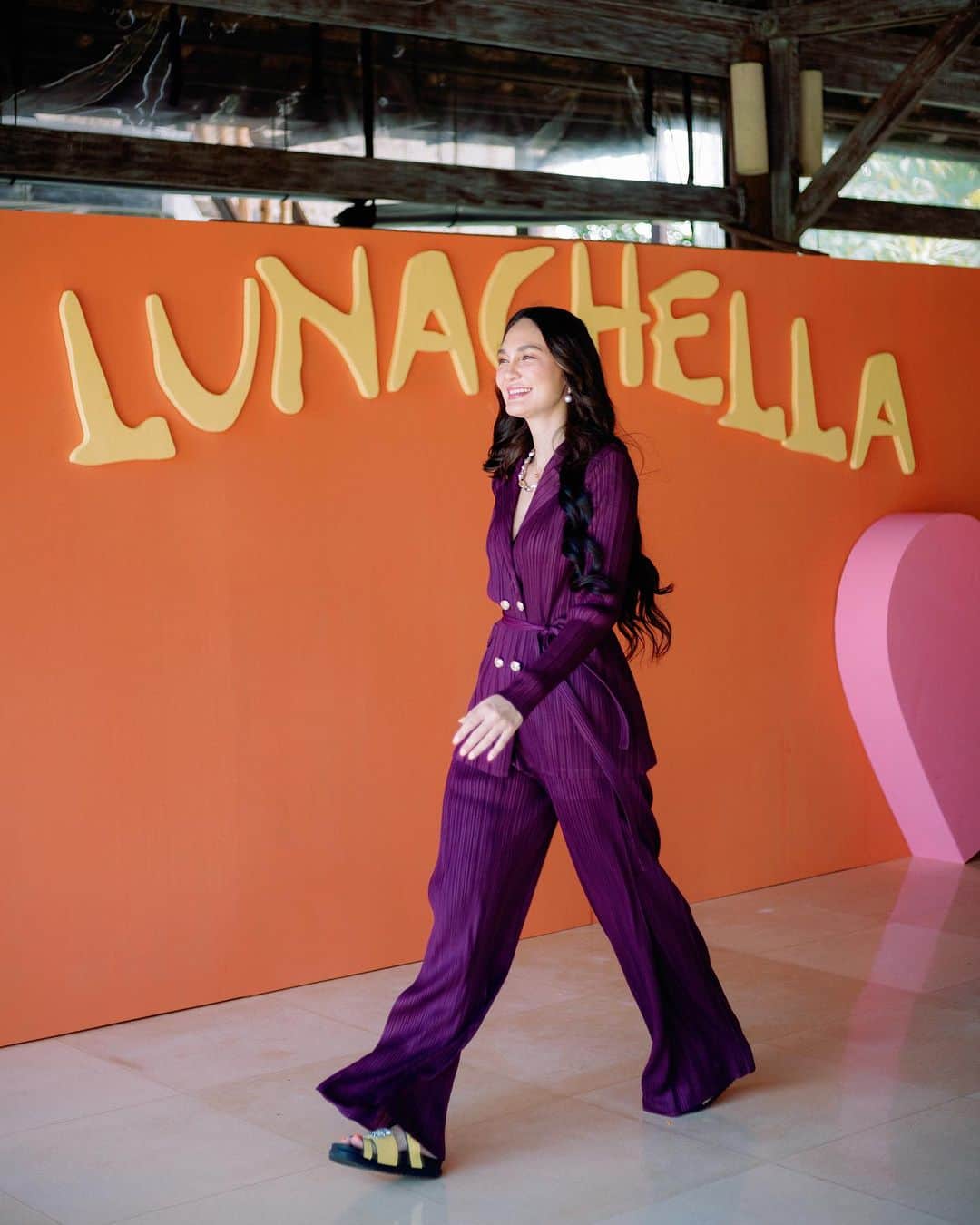 ルナ・マヤのインスタグラム：「This is a milestone celebration💫  In my journey, the joy being women is definitely being able to dress up how you want. And here i'm feeling good in my Yugen Blazer set from @swc.officialstore✨  #SWCProudlyWomen💜」