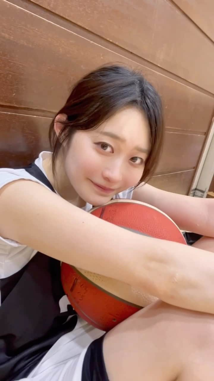 彩雪のインスタグラム：「バスケ最高だね🏀❤️‍🔥  今日も今からバスケ！明日は全力応援！！  この動画の最後入った入ってないかはご想像にお任せ笑  #バスケ部#バスケ女子 #バスケ好き#バスケ練習#basketballislife #basketballlovers ##篮球」