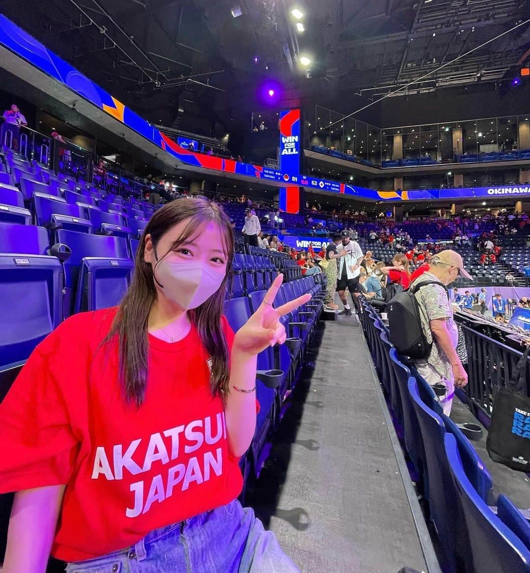てぃーみきのインスタグラム：「. バスケW杯を観に沖縄へ🌴🌺 ドイツ戦にはじまり、 最大18点差をひっくり返したフィンランド戦を 生で観れて最高だった😆  パリオリンピックまであと1つ🏀 がんばれにっぽん🇯🇵   #ワールドカップ  #バスケ」