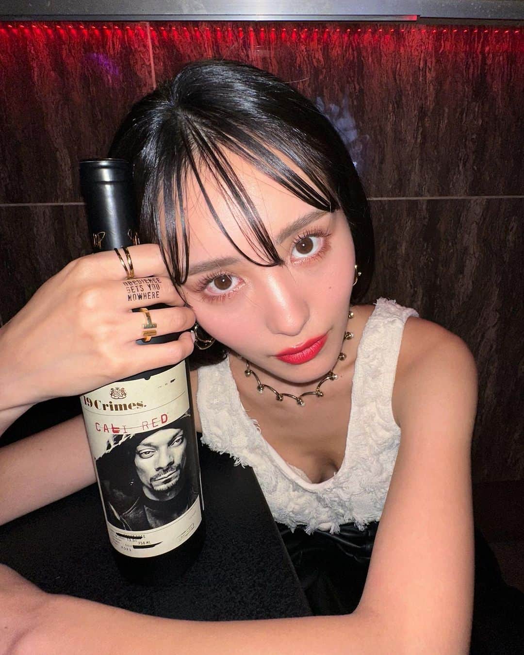 森暖奈のインスタグラム：「💫🪩  Snoop dogとコラボしたワイン"19 Crimes"の体験会に参加してきたあげあげあげ🤩 プロモーション動画ももちろん本人登場であげだった💃✨ 普段からワインを飲む人も、そうじゃない人でも美味しく飲めると思うよん😆  #19Crimes#19CrimesNight#19クライムズ#ワイン#ワイン好き#赤ワイン#白ワイン#snoopdog #スヌープドッグ#PR  ※お酒は20歳になってから」