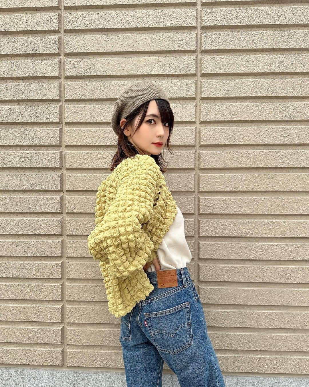 marikoのインスタグラム：「＊ . × Ungrid Levi's®  大人気モデル「501® 90's」をベースにUngrid特有のヴィンテージ加工が可愛い♡  cardigan @reedit_official  denim @ungrid_official   . ＊ #ootd#outfit#mari_code#fashion#ungrid#ungriddenim#levis_ungrid#ママコーデ」