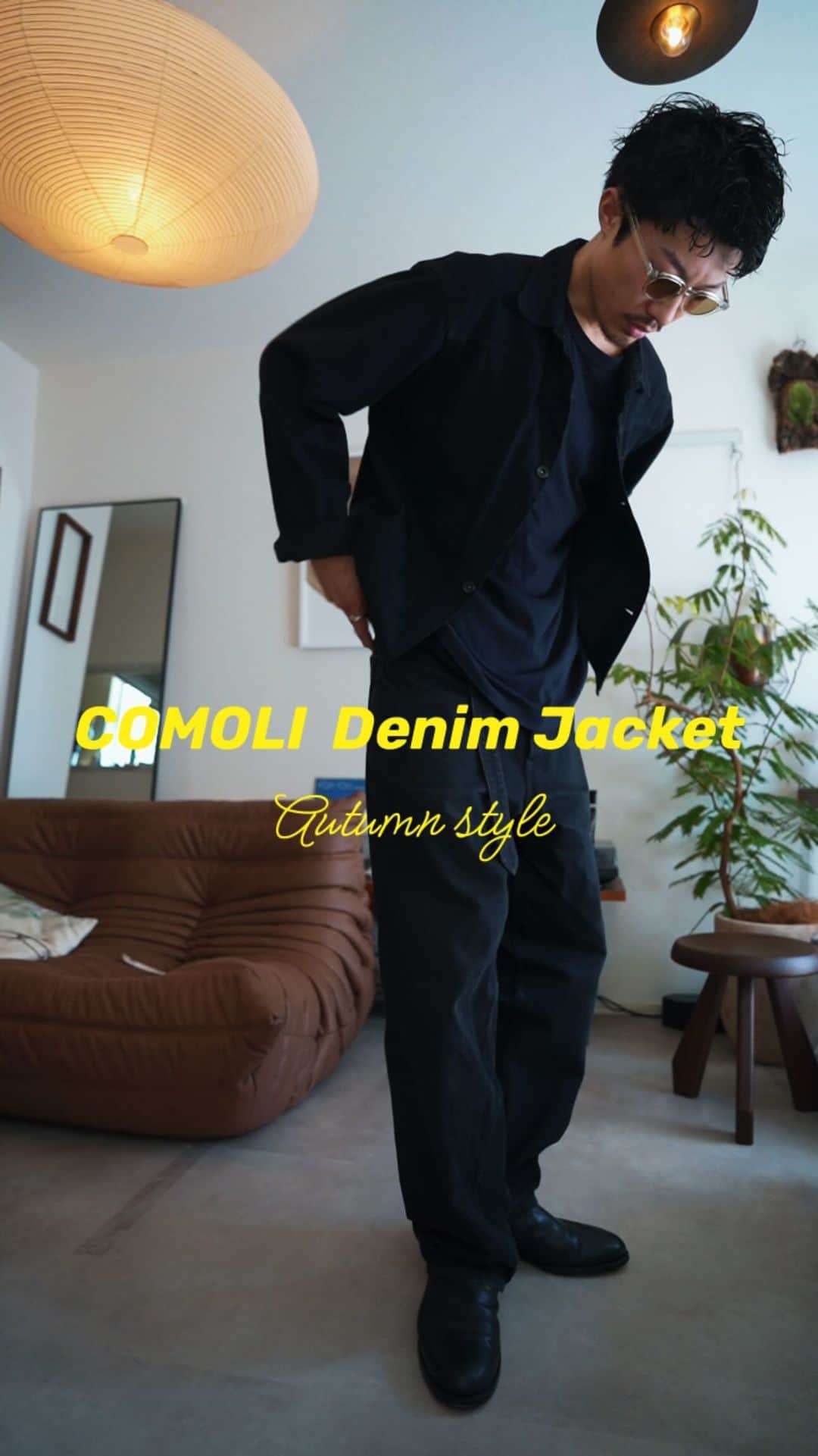 並木一樹のインスタグラム：「COMOLI denim jacket coordinate  COMOLIのベルテッドデニムにCOMOLIのfootball T、COMOLIのブラックデニムジャケットでデニムオンデニムにしてみました☺︎  ブラックのデニムジャケットは名品ですね。  皆さんはCOMOLIのお気に入りアイテムはありますか^ ^？ 是非コメントで残してってください♪ 　    jacket:COMOLI ブラックデニムジャケット　size3 inner:COMOLI football T size3 pants: COMOLI ベルテッドデニムBLACK size3 shoes: @forme_official  eyewear: eyevan7285  #COMOLI#COMOLI好き#コモリ#auralee #ulterior#apresse #niceness#fashion#calvanklein #カルバンクライン#アプレッセ #アルテリア#一人暮らし#インテリア#韓国風#韓国好き#メガネ女子#メガネ好き」