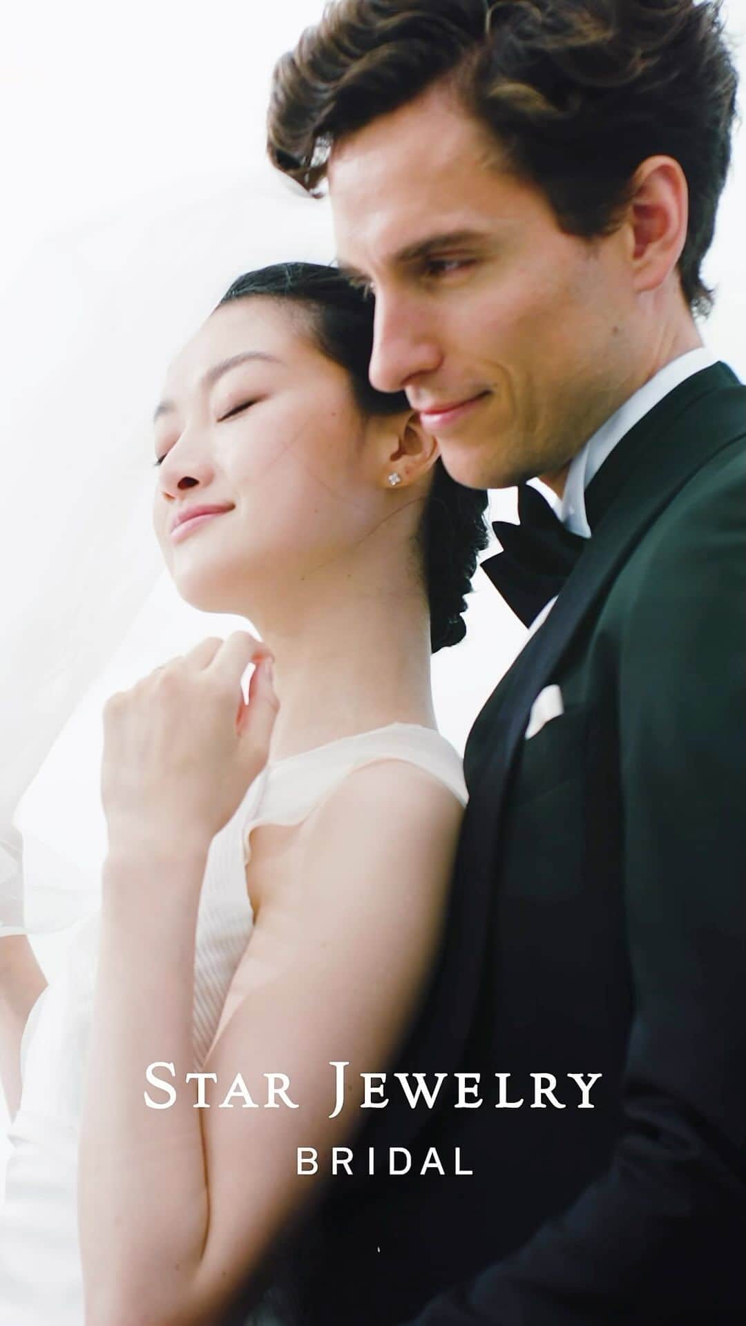 のインスタグラム：「【STAR JEWELRY BRIDAL】 スタージュエリーでは、おふたりの生涯に寄り添い輝きつづけるブライダルリングをご用意。 デザイン、製作、アフターメンテナンスまで、すべて自社工房で行い、メイドインジャパンにこだわった一生を共に過ごすに相応しいリングが揃います。  #starjewelry #スタージュエリー #starjewelrybridal #engagementring #婚約指輪 #marriagering #結婚指輪 #婚約指輪探し #結婚指輪探し #サプライズプロポーズ #プロポーズリング #プレ花嫁 #プレ花嫁準備 #ブライダルリング #jewelry」