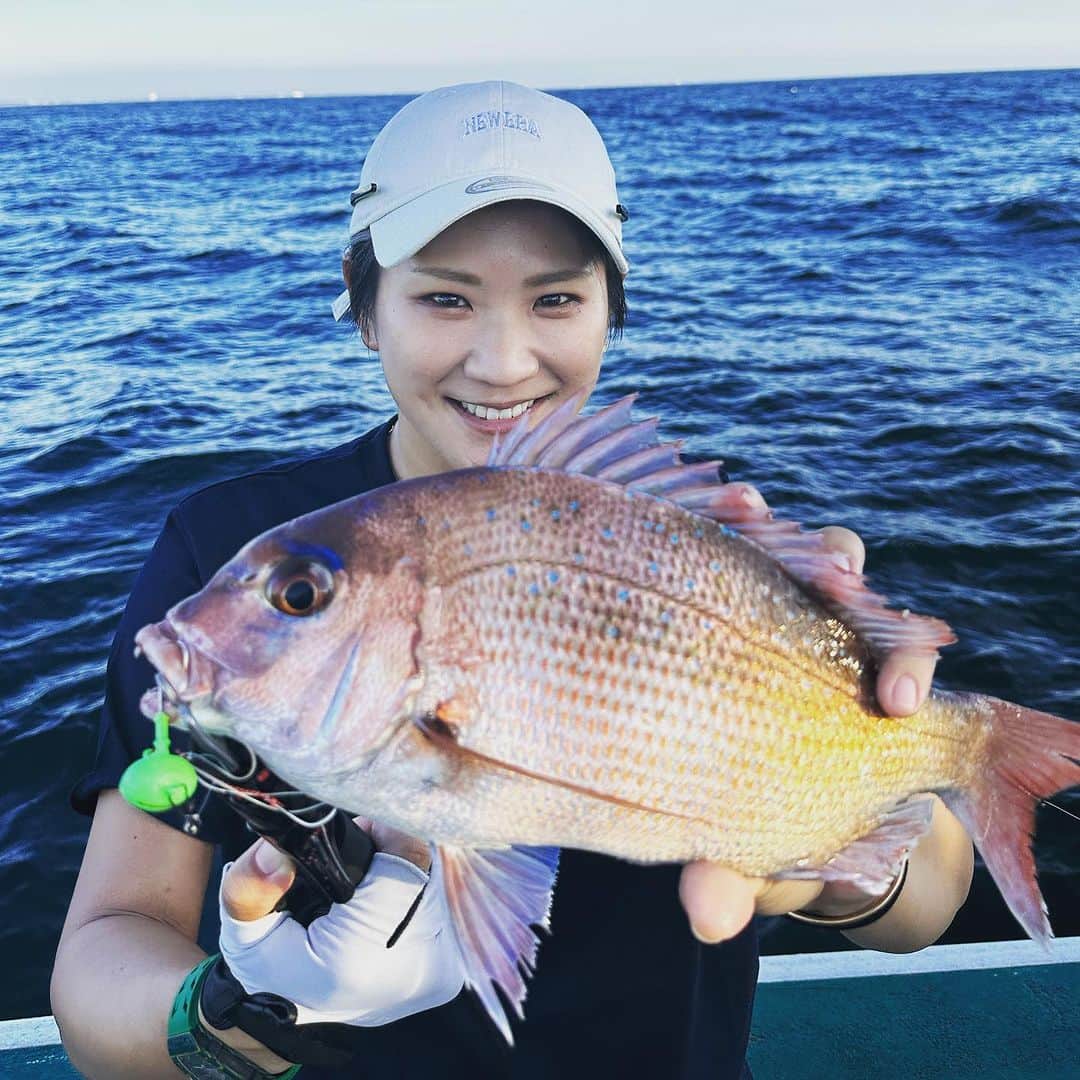 のインスタグラム：「な、な、なんと！ 釣り初心者の私がこんな素敵な番組に出演させていただきます！  番組名 BSフジ　FISHING in my life 放送日時 毎週木曜日の２１:５５～２２:００ ９月７日、１４日、２１日、２８日の４週に渡って放送！  ぜひ皆様みてください🔥🙏 #bsフジ #釣り #真鯛 #釣り女子」