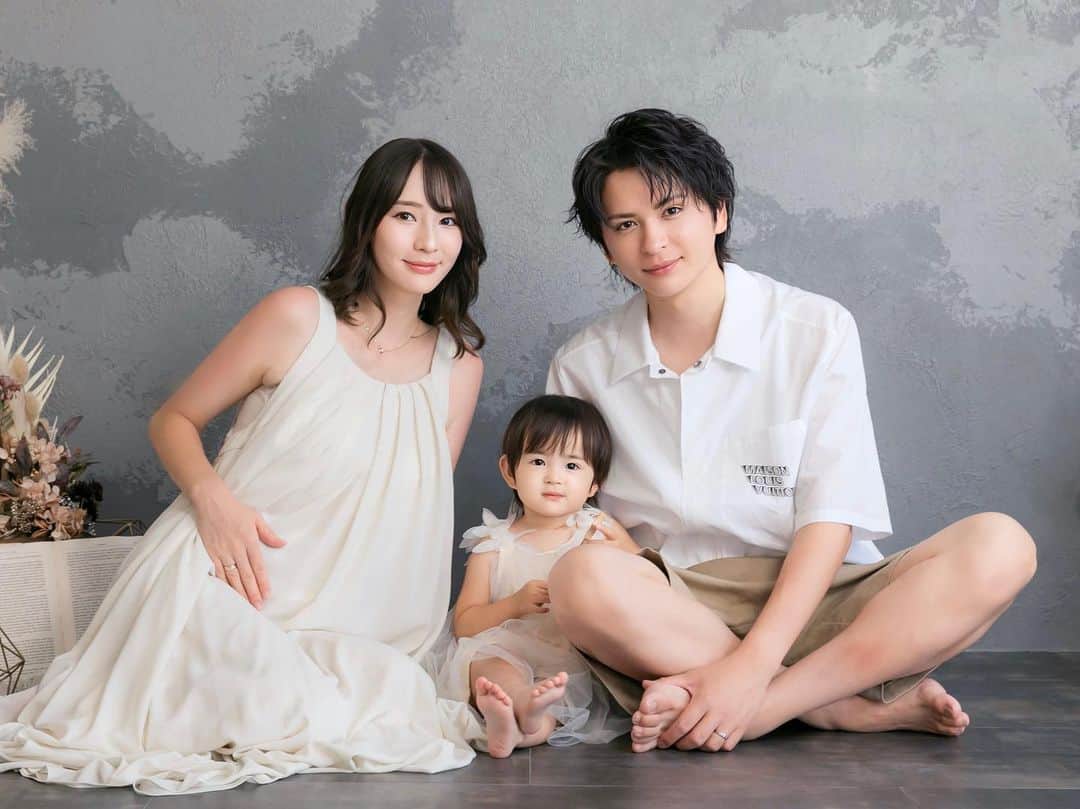 三科光平のインスタグラム：「【ご報告】 私事では御座いますがこの度、妻が新しい命を授かりました。 出産は11月を予定しております。 妻と相談を重ねこのタイミングでの報告になりました。 家族4人で幸せな家庭を築けるようより一層の精進を重ねてまいります。  #出産報告 #家族 #夫婦 #親子 #11月出産予定」