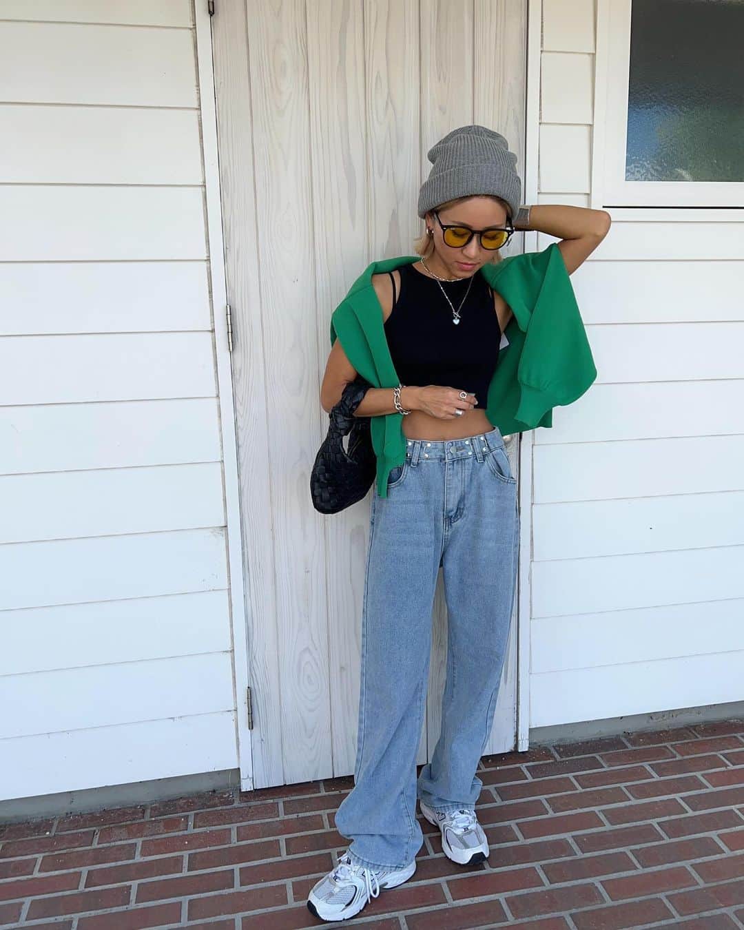 annaのインスタグラム：「.  2200円には見えないデニム👖 サイドにホックが付いてるから サイズ調整も出来て Mサイズにしたけどいい感じ🫶 @__ada.official__  @miniministore_official   ZOZOでMAX50%OFFのSALEやってたよ✨  まだまだ暑いから 小物から秋意識🍁  #夏秋コーデ#秋コーデ#プチプラ#プチプラコーデ#大人カジュアル#カジュアル#カジュアルコーデ#デニムコーデ#デニム#ニット帽#ada#エイダ#エイダコーデ#zozotown#zozo購入品#zozotown購入品#デニムパンツ#ハイウエスト#韓国ファッション#着回しコーデ#スニーカーコーデ#ユニクロ#ZARA#ザラ#GU#ジーユー#shein#uniqlo」