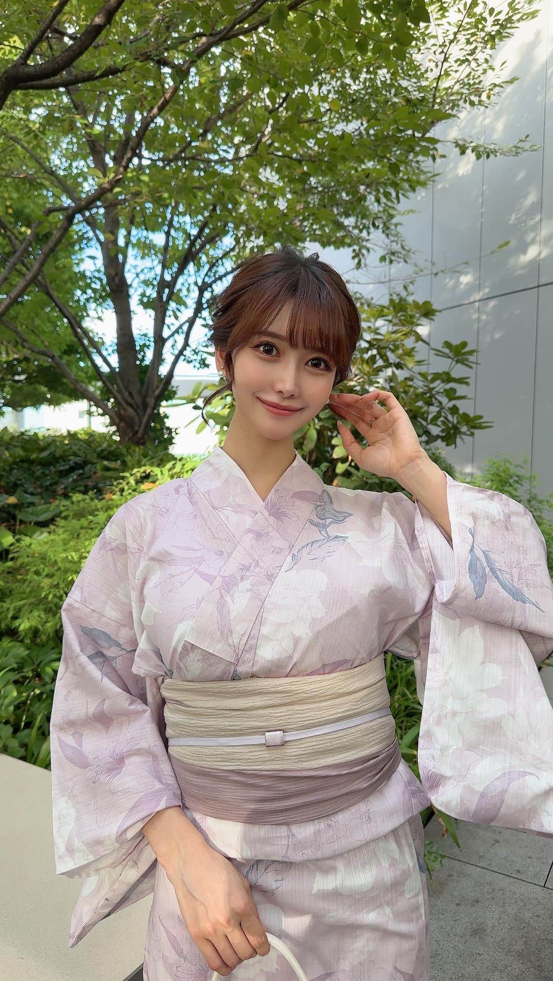 のインスタグラム：「. 浴衣着た🎐🤍💜 色味がとってもかわいいの🤍 . リール作ってみたけど 動画慣れしてなくてなんかぎこちないね。🤣 . . #浴衣#浴衣ヘア#浴衣ヘアアレンジ #日本#yukata#japan#japanesegirl」
