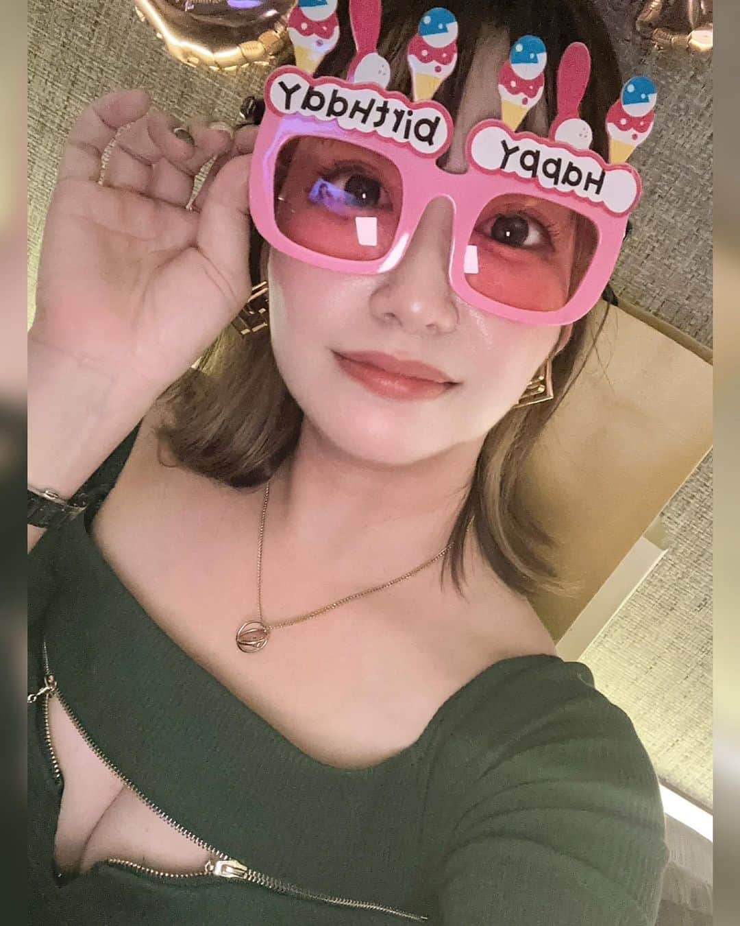 なつきのインスタグラム：「. 8月ありがとうございました❤️ ほんっとにあっという間だった！ お祝いしてくださった皆様、本当に感謝です🙏 幸せ者だなあ、って再確認した1ヶ月でした😌 . 後祝いも待ってます❤️14〜16日は周年です❤️ よろしくお願いします😌❣️ . #シティーグループ #ニュークラ #ベルベ #鈴鐘 #クラブベルべ #クラブ鈴鐘 #ホステス #キャバ嬢 #すすきのキャバクラ #すすきのホステス #ショートカット女子 #酒好き」
