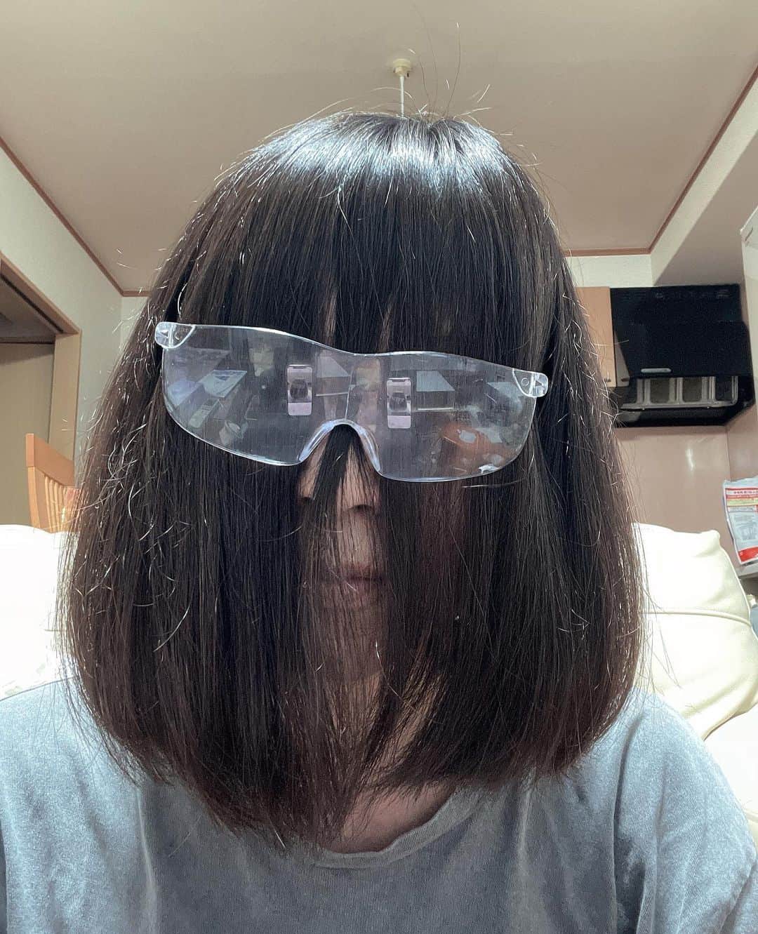 Naoko（なおこ）さんのインスタグラム写真 - (Naoko（なおこ）Instagram)「今日は ANLANダブルケアドライヤー を ご紹介します。  熱に頼らない 速乾・髪と頭皮ケアができるドライヤーだよ  従来のドライヤーは熱で速乾だけど いつも熱すぎて髪が傷んだり、頭皮が あちちよね🥲 これは、5m³/min（21m/s）の大風量を実現、熱に頼らず超大風量により髪と頭皮がダブルケアできて 全然あちち じゃないし、 不愉快じゃない強力な 風で乾くのはや！  また一億の高濃度マイナスイオンが髪内部のタンパク質の流出や静電気の発生を 抑えて 髪が健康で ツヤツヤになるらしい。  実際、乾かしただけで ブロウなしで ピカピカしてるよね。  8つのスタイリングモードが あるから 好きなモードで、 使えるし なんといっても軽くて 静か！ これが一番良かった🤣  気になる人は  @anlan_official_japan   #ANLAN #アンラン #ANLANダブルケアドライヤー #ヘアドライヤー #ドライヤー #速乾ドライヤー #マイナスイオンドライヤー #大風量ドライヤー #美髪 #ヘアケア #スカルプケア #美容家電 #ヘアアイテム #Qoo10メガ割 #Qoo10 #メガ割 #筋トレ女子 #フィットネス女子#フィットネス#Fitness#筋トレ女子と繋がりたい #筋トレ好き#筋トレ好きと繋がりたい#減量 #くびれ#美ボディ #アラフィフ#アラフィフコーデ#ボディメイク #50代  https://www.qoo10.jp/g/1058793302」9月1日 19時07分 - smile_naohibi