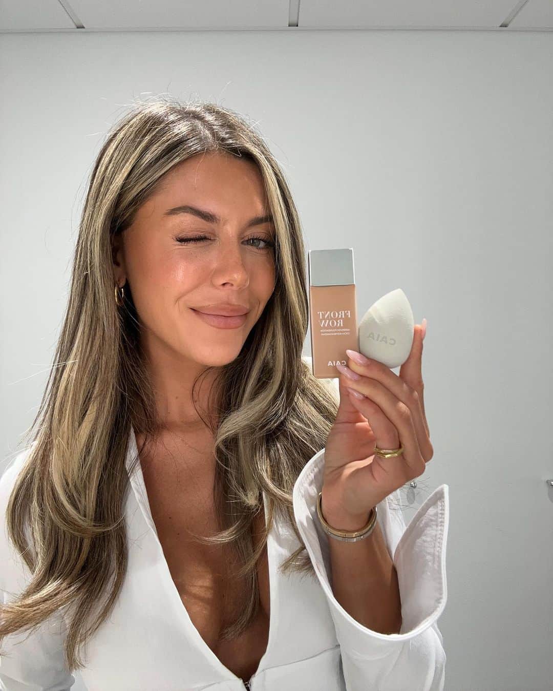 Bianca Ingrossoさんのインスタグラム写真 - (Bianca IngrossoInstagram)「Advertisement @caiacosmetics  Blown away by how much you love our foundation & concealer drop 🥹 Nothing is more important to us and makes me happier than when you are loving the products as much as I do💋  Don’t forget to tag me when you apply it 🙏🏻 I want to see you rock that flawless CAIA dewy look 👊🏻」9月1日 19時09分 - biancaingrosso
