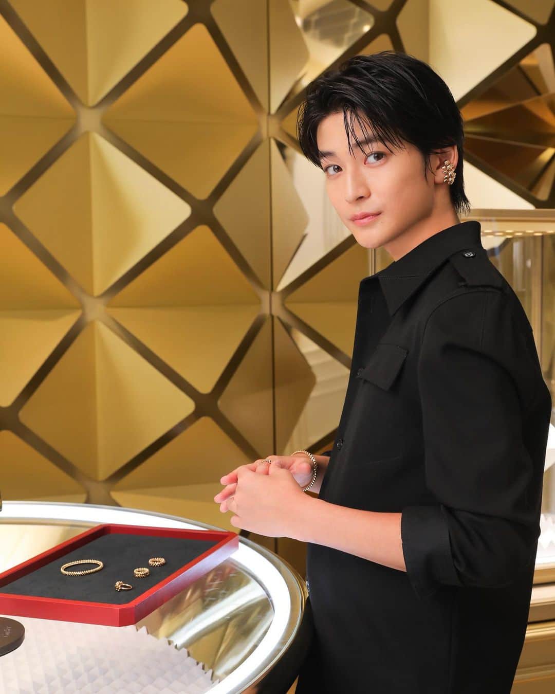 高橋文哉のインスタグラム：「~Cartier~  「クラッシュ　ドゥ カルティエ」  8月30日〜9月10日まで六本木ヒルズにて開催  #ClashdeCartier  #cartiertokyo  #numerotokyo  #PR」