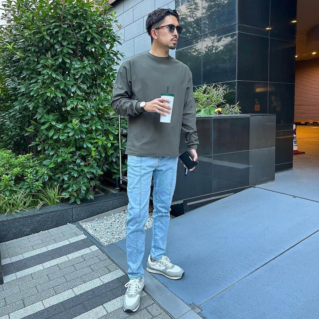 のインスタグラム：「ーーーーーーーーーーーーーー 🌕貴方のいいね、コメントが募金されます🍂 募金活動しています！ 投稿のいいね数×1円とコメント数×5円 を月末に集計して 様々な場所へ募金をさせて頂きます。 ９月は公益財団法人どうぶつ基金へ募金しますのでいいね、コメントをお願いします🙇‍♂️ ーーーーーーーーーーーーーー  ８月は沢山のいいね、コメント有難う御座いました💪❣️  ９月はまるまる１ヶ月のいいね数、コメント数に応じて募金させて頂きますのでいいね、出来ればコメントもお願いします😁  いいね押すだけで僕が募金するので協力お願いします🫶  1人でも、1匹でも多く命を助けましょう❣️  今日から秋ですね🍂 一年で一番好きな季節がやってきました‼️ との事で今日から秋服着ていきます🍂🍂🍂  @eurokenvy   #メンズファッション  #今日のコーデ」