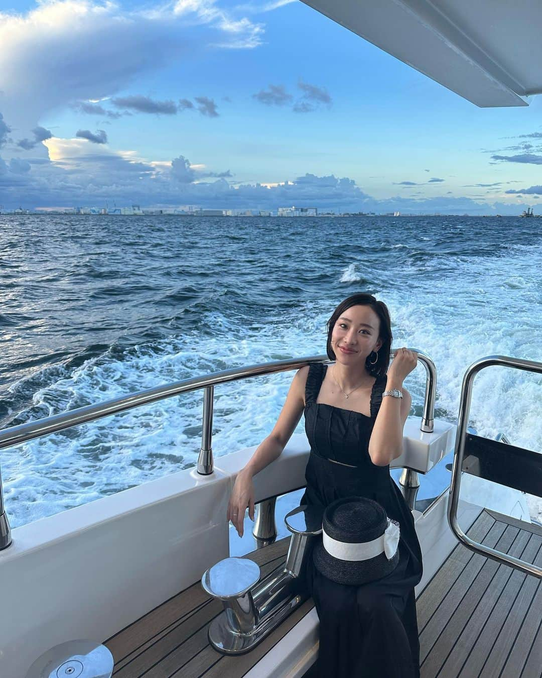 秋倉諒子さんのインスタグラム写真 - (秋倉諒子Instagram)「今年やっと夏らしいことした🎆🚢✨ 花火特等席🥰 毎年夏の終わりに友達の船で クルージング楽しいありがとううう！ この帽子かわちい👒　@ca4la_official  NoフィルターNo加工で♡」9月1日 19時20分 - ryokoak45