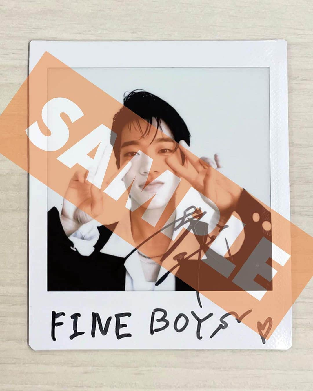 FINEBOYSさんのインスタグラム写真 - (FINEBOYSInstagram)「【PRESENT：森愁斗さんチェキプレゼント🎁】 発売中のFINEBOYS9月号に登場してくれた森愁斗さん🕺 端正な顔立ちを作り出す２パターンのメイクに挑戦してもらいました❤️‍🔥❤️‍🔥❤️‍🔥 メイクに合わせたスタイリングもバッチリ着こなすあたりはさすがとしか、、、🥹👏🏻👏🏻👏🏻  中性的な仕上がりを目指すのではなく、あえてメンズライクな雰囲気を狙った今回のメイク💄 森さんの感想はぜひコメント動画をチェックしてくださいね🎞💡 （もちろん誌面も欠かさずチェックよろしくお願いします🫶🏻）  そしてそして！ 森愁斗さんのサイン入りチェキをプレゼント💐  以下の応募方法をチェックして、 ぜひ参加してくださいね！  ======================= 【応募期間】 〜9月8日(金)23時59分まで  【応募方法】 ①FINEBOYS公式Instagramをフォロー ②本投稿にいいね ※抽選対象は公開アカウントのみになります  【当選発表】 当選した方のみ、コメントを投稿してくださったアカウントにDM（ダイレクトメッセージ）にて2023年9月下旬までにご連絡します。 ※当選者の発表はDMでのご連絡をもってかえさせていただきます。 抽選の経過や結果などに関するお問い合わせには一切お答えできません。 賞品の発送は9月中を予定しております。 ※当選連絡をしてから7日以内に連絡が取れない場合は、当選が無効となります。ご了承ください。  コメントをすると当選確率がアップするかも…？ ご応募お待ちしております！  #fineboys #チェキプレゼント #森愁斗 #しゅーと #buddiis #8loom #8loomy」9月1日 19時32分 - fineboys_jp