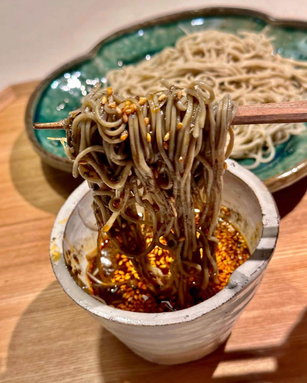秋山具義さんのインスタグラム写真 - (秋山具義Instagram)「八ヶ岳の『紬山荘』のお取り寄せの「黒ニンニク坦々つけそば」が、大好きです！ ⁡ こちらの十割蕎麦は本当に素晴らしく、そして、この黒ニンニク坦々つけ汁が、ヤバいくらい美味しいんです！ ⁡ 3年前に『浜ちゃんが』という番組でEXILE NAOTOさんが紹介してめっちゃ売れたそうですが、食べたらこの蕎麦のファンになると思います！ ⁡ お取り寄せはこちらから☟ https://tsumugi-toriyose.myshopify.com/ ⁡ #紬山荘 #具義そば2023 #具義お取り寄せ2023」9月1日 19時25分 - gugitter