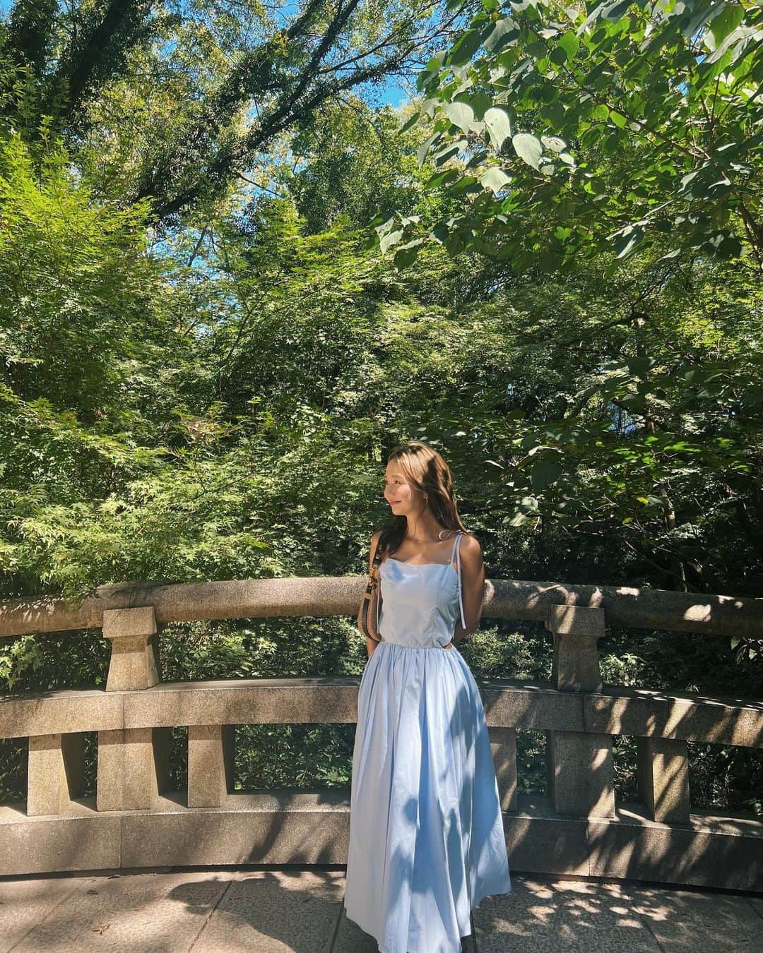 宮崎絹子のインスタグラム：「私に関わる全ての人が愛が溢れた日々を送れますように。っていつもお願いしてる🌕 そうしたら必然的にわたしも愛に溢れた時間を過ごせるから！  今日から9月🍃 夏が終わっちゃうね🥺  #明治神宮」