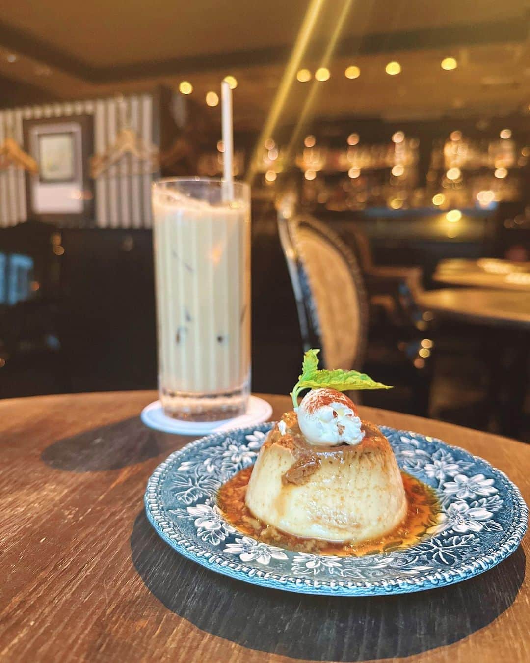 のインスタグラム：「恵比寿のCafe tram☕️ 落ち着いた雰囲気の中、ゆっくりできる場所でした✨ そして人気メニューのプリン、絶品でした🍮🫶」