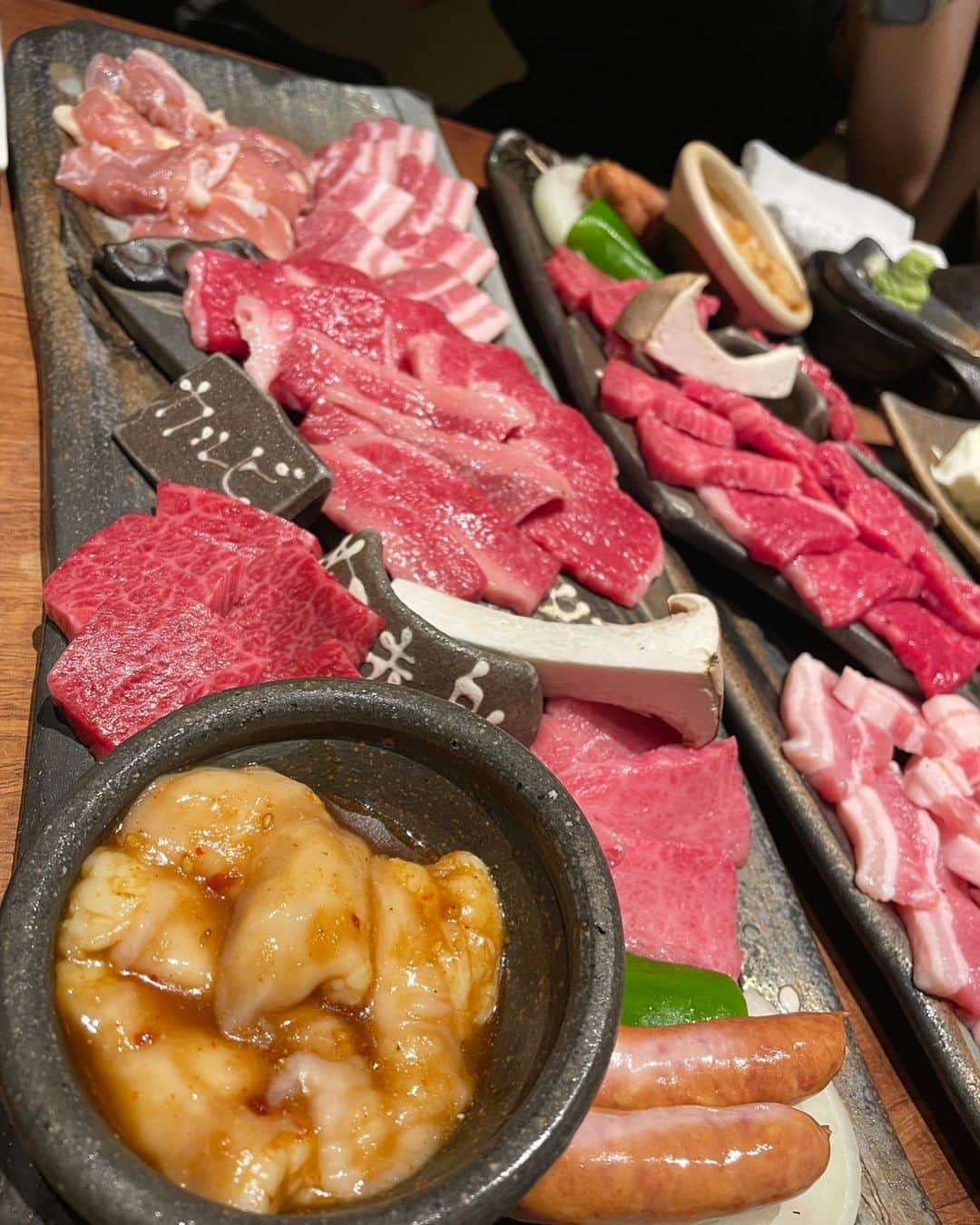 吉田恵芽のインスタグラム：「♡♡♡  金沢でご馳走になった焼肉がほっぺた落ちるほど美味しかった~🥹🤍 焼肉だいすきー！！！  #吉田恵芽 #05 #ljk  #焼肉 #shibu3project #シブサン #かがやきフェス」