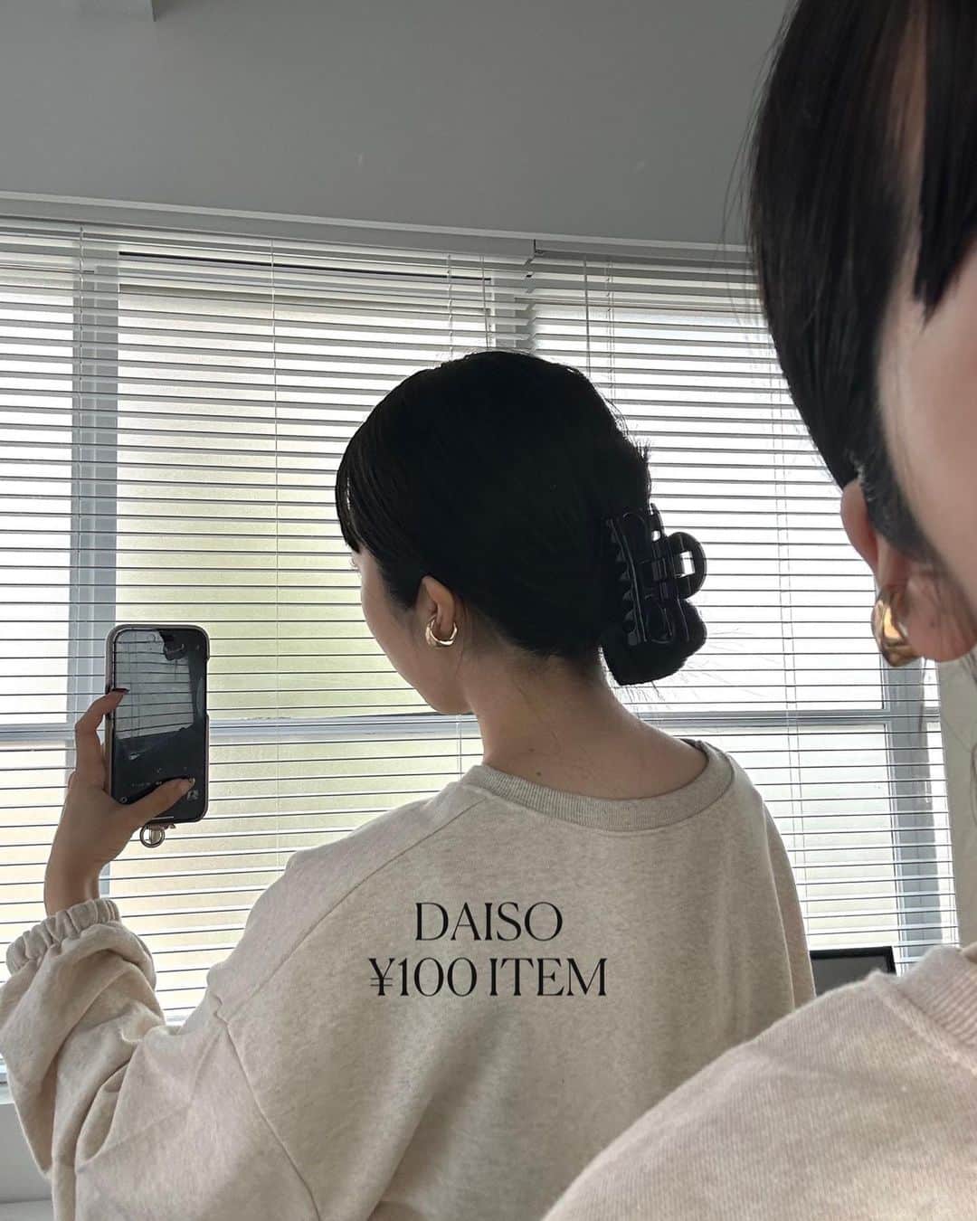kannnaのインスタグラム：「ダイソーのクリップ めちゃ良い😨🤚🏻  たまたまコンビニ行った時 ダイソーアイテム置いてて買って見たけど 髪の毛の量多い私でもしっかり止めれて オススメ♡  #daiso #ダイソー #ダイソー購入品」