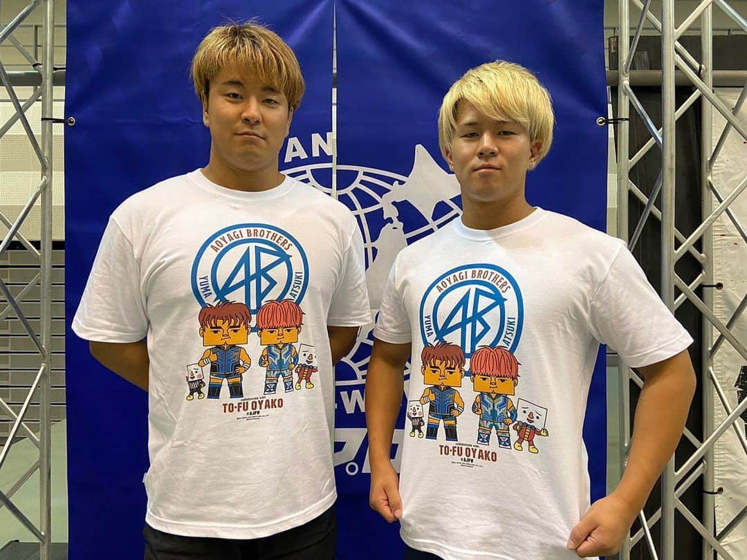 青柳優馬のインスタグラム：「トーフ親子×青柳兄弟コラボTシャツ👕 軽井沢大会から発売！ 4500円💰」