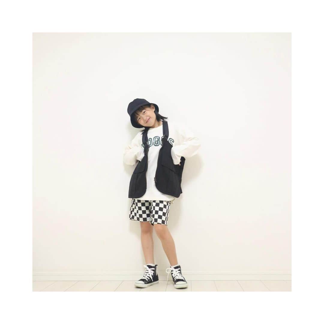 utan0925のインスタグラム：「9/1⑅◡̈* * 涼しくなったら連休できたら マルチグリドル買ってw キャンプ行くどー♪♪ てかキャンプじゃなくても着る〜♡︎ * @branshes ☺︎LOGOSベスト&T☺︎ ベストXL(140-150)、Tシャツ140 さら☺︎129㎝/23kg *」
