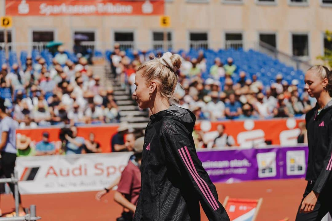 エレナー・パターソンさんのインスタグラム写真 - (エレナー・パターソンInstagram)「The season & fun continues tomorrow at the Xiamen Diamond League in China 💎 !! Back in Adi but a fresh kit for the rest of the season @adidasrunning  📸 from @hochsprungheilbronn」9月1日 19時48分 - eleanorpatterson