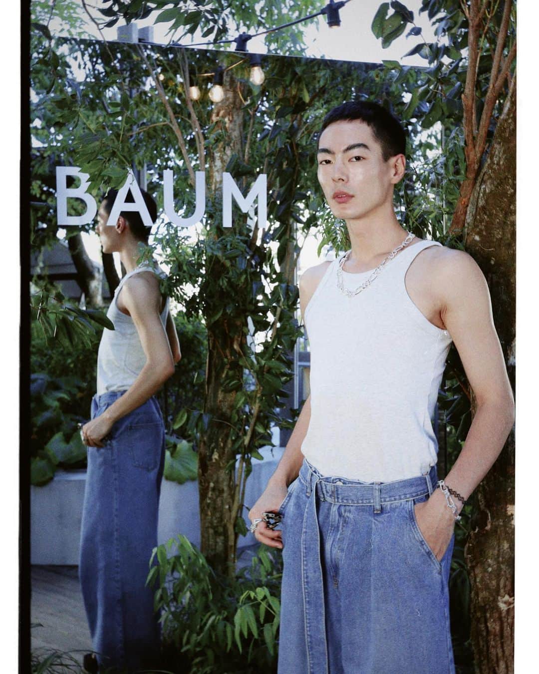 岩崎拓馬のインスタグラム：「🌳🌿🌳🌿 . .  "Forest Bathing with BAUM" @baum_global   資生堂が展開する スキン＆マインドブランド "BAUM"  プレビューイベントに 参加させていただきました🌿  9/2~9/3の2日間 一般向けPOP-UPイベントを開催だよ❤️  本物の芝の上での瞑想体験、 そして会場全体が森林の香りに包まれていて 少しの時間でとってもリラックスできた🧘💚  今年のお誕生日プレゼントで BAUMのクレンジングいただいたんだけど とっても調子よくて超おすすめ🫶🏻🩷 . . #PR #BAUM #バウム #肌と心が深呼吸する森 #森林浴美容」
