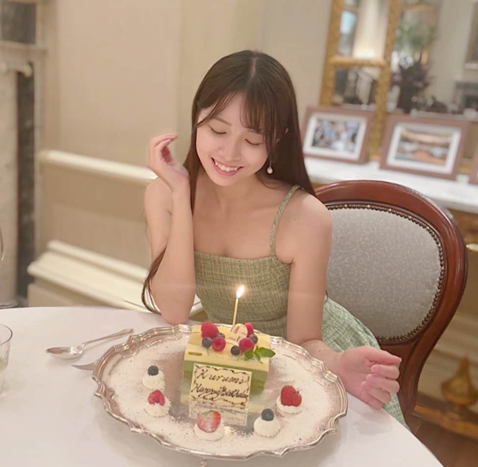 若松来海のインスタグラム：「本日25歳になりました🪿❕  いつも支えてくださるみなさんのおかげで、 毎日しあわせに過ごせています…🤍  本当にいつもありがとうございます👼🏻 ⁡ ⁡ ⁡ ⁡ ⁡ ⁡  #東京  #六本木  #麻布十番 #フレンチ #フランス料理＃誕生日ランチ  #邸宅レストラン #六本木グルメ  #西麻布 #西麻布グルメ  #西麻布ディナー  #東京グルメ  #オーベルジュドリルトーキョー  #オーベルジュ  #レストランひらまつ  #エイミーイストワール #eimyistoire  #バースデープレート  #バースデーサプライズ  #バースデーフォト  #バースデーケーキ  #麻布十番ランチ  #麻布十番グルメ  #麻布十番ディナー  #六本木ランチ #六本木ディナー  #フレンチ」