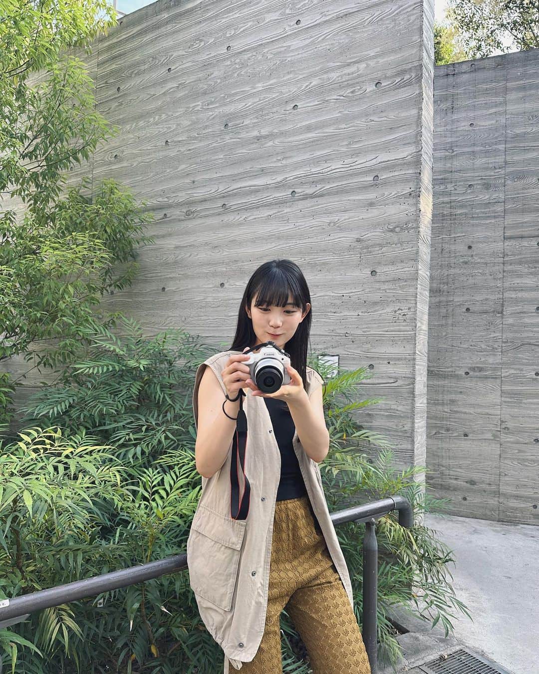のインスタグラム：「9月やぁ。  昨日のインスタライブでの宣言通り、朝神社にお参りしてきたよ。  今月も、今年も最後まで頑張るのでよろしくお願いしますって🙏🏻  そしたら神様が、おう頑張れよって頭ぽんってしてきた、気がした。  5月末に参加した #48hourfilmproject で制作した『Rain Lily』本編がYouTubeで公開されました！  向田美優役、小道具を務めさせて頂いています。ぜひご覧ください！」